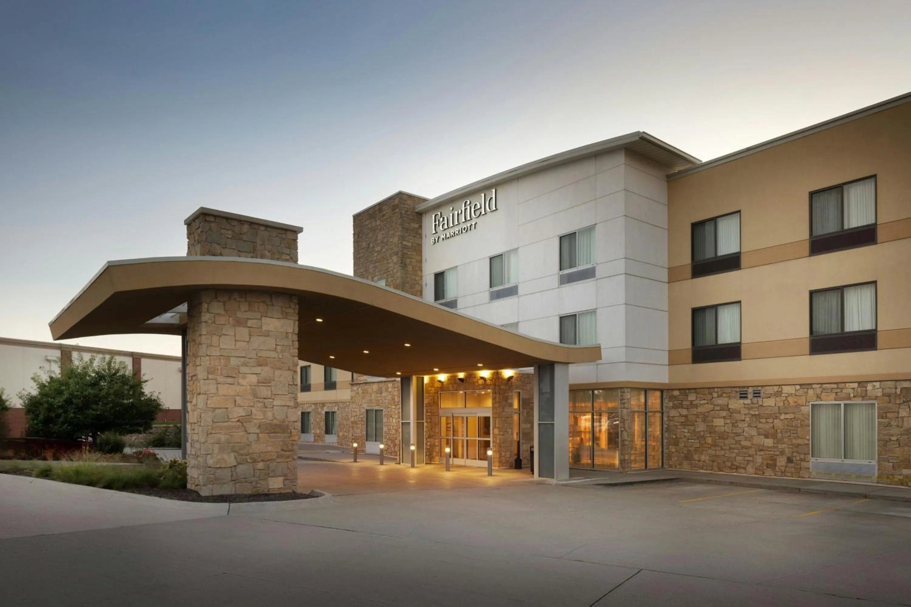 Property building in Fairfield Inn & Suites by Marriott Lincoln Southeast