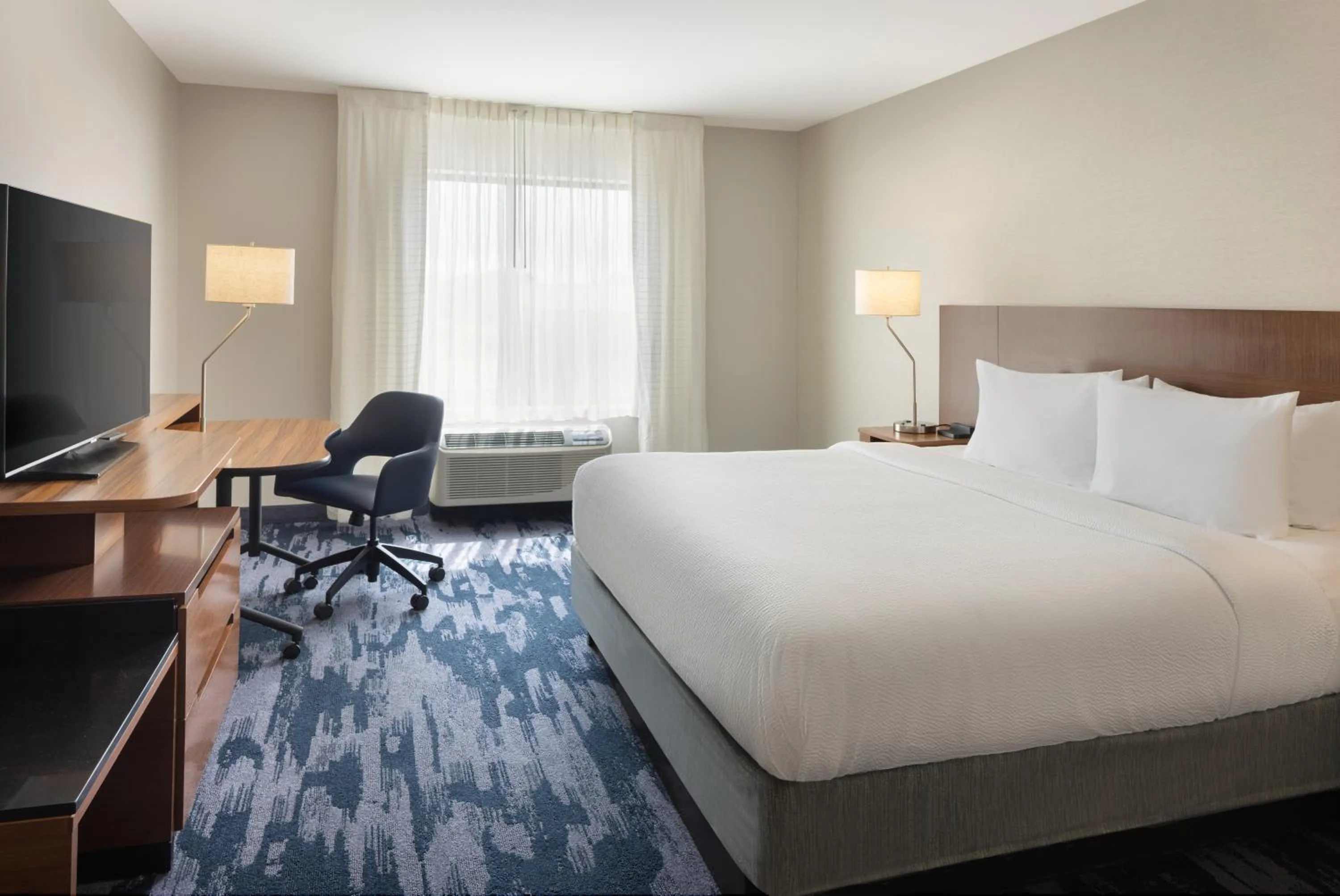 Bed in Fairfield Inn & Suites by Marriott Lincoln Southeast