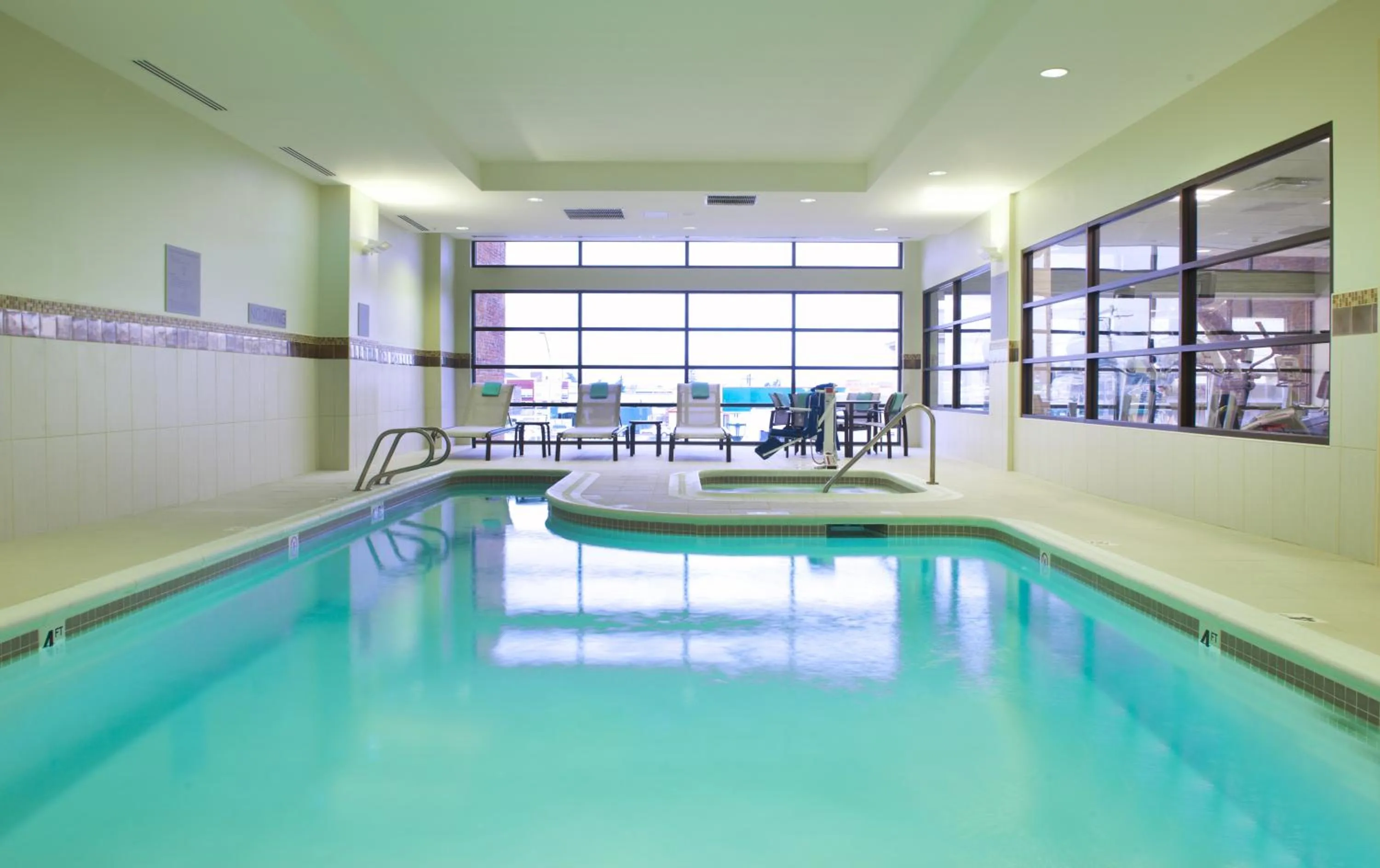 Swimming pool in Courtyard by Marriott Seattle Everett Downtown