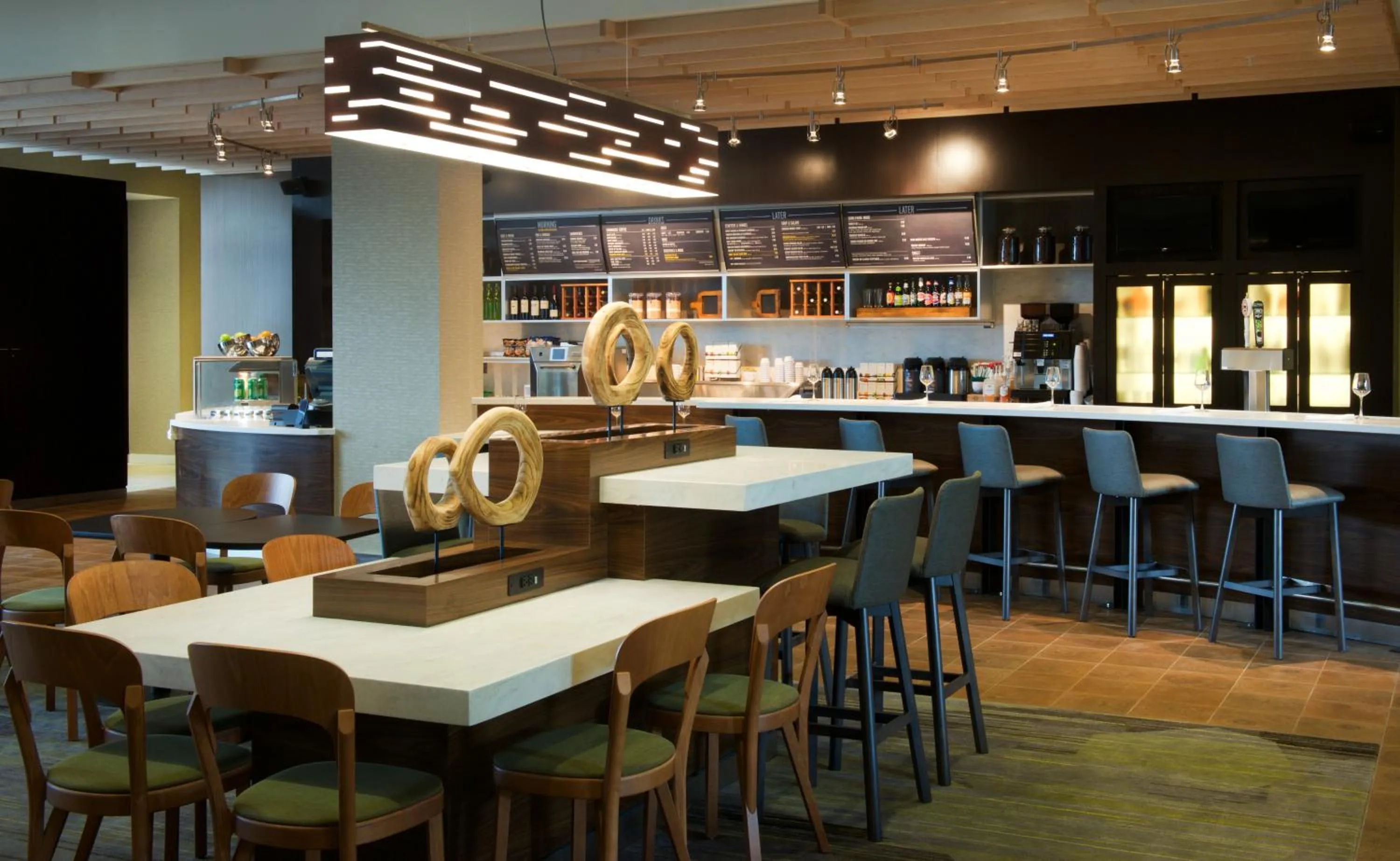 Breakfast in Courtyard by Marriott Seattle Everett Downtown