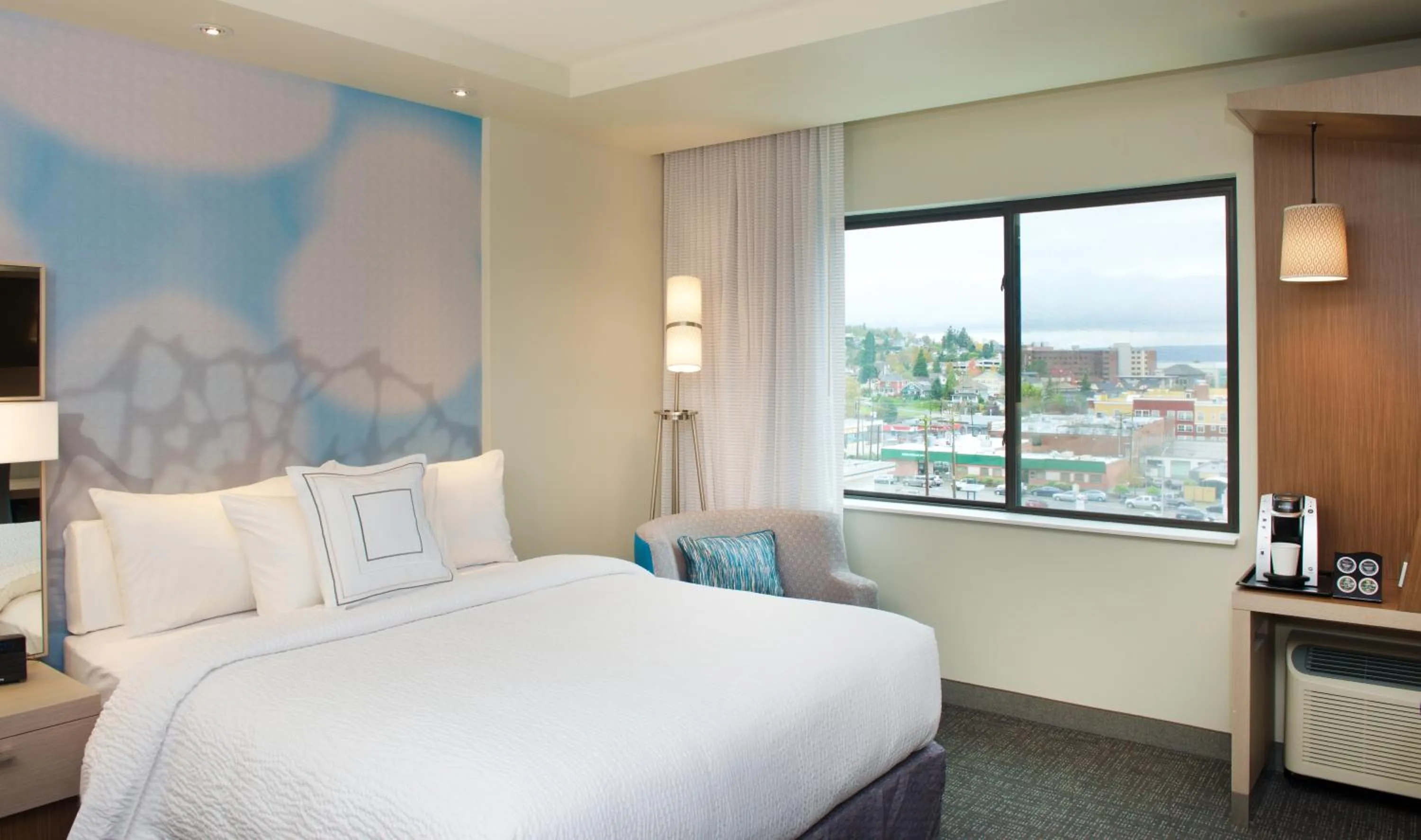 Bedroom, Bed in Courtyard by Marriott Seattle Everett Downtown