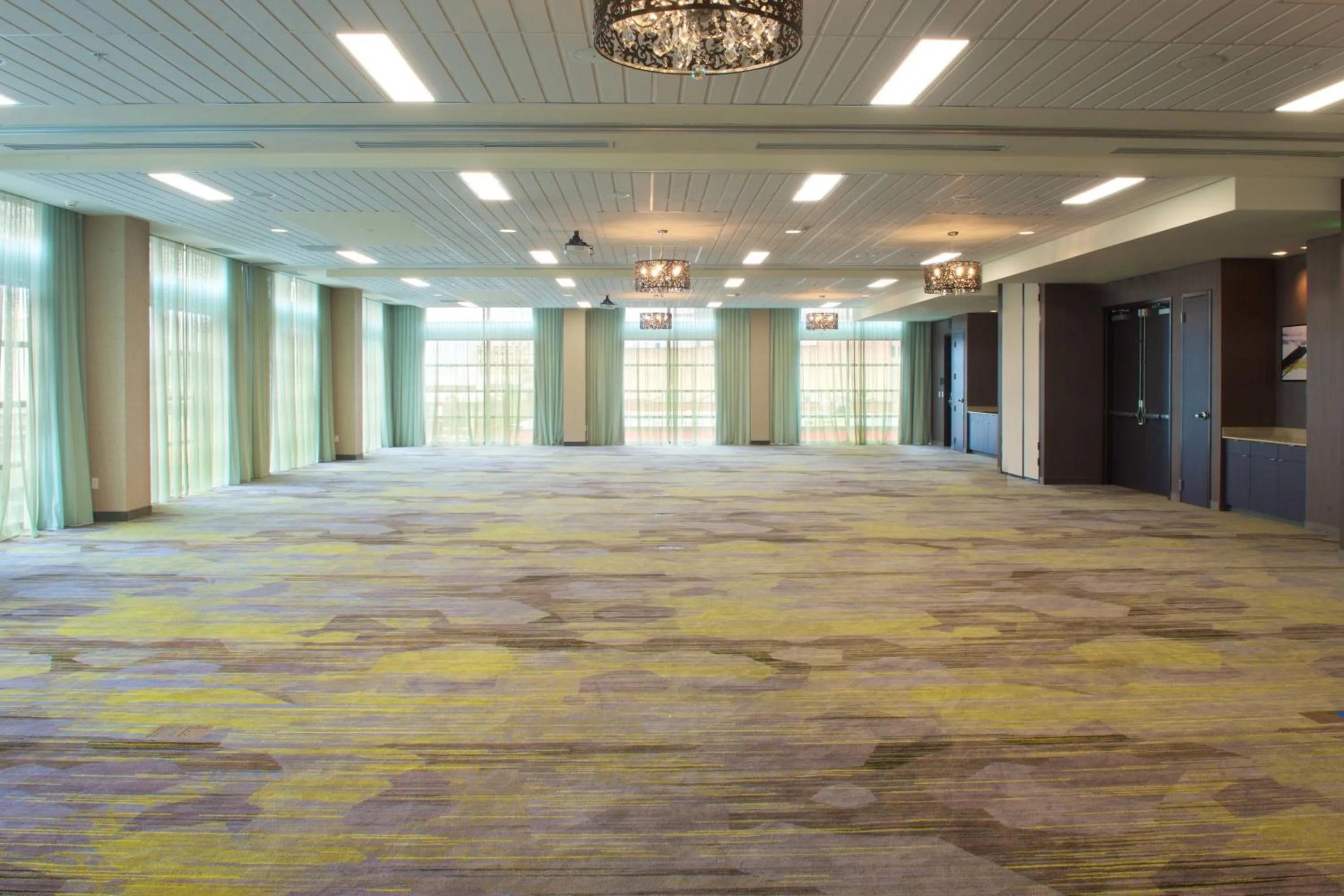 Meeting/conference room in Courtyard by Marriott Seattle Everett Downtown