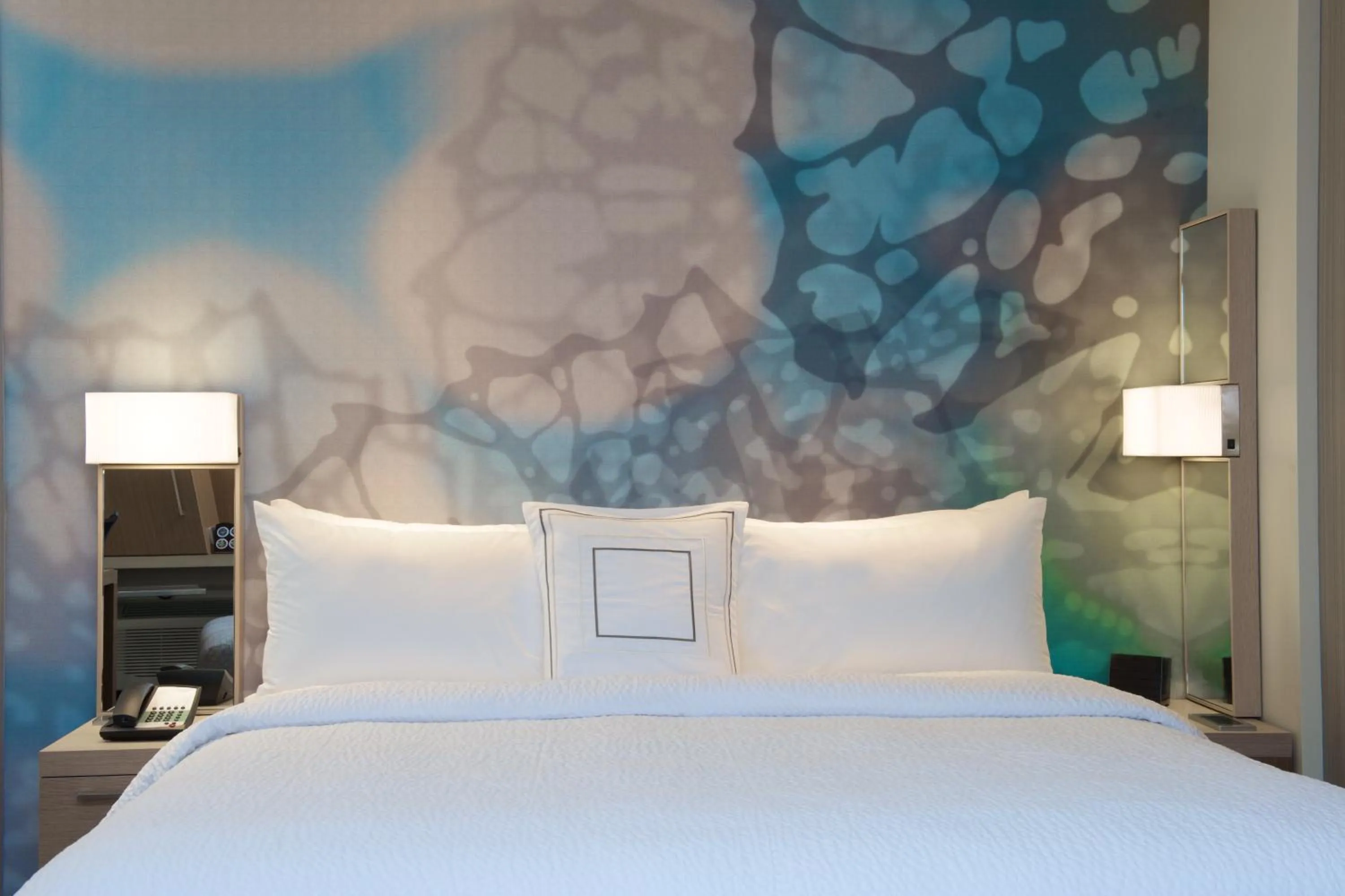 Bedroom, Bed in Courtyard by Marriott Seattle Everett Downtown