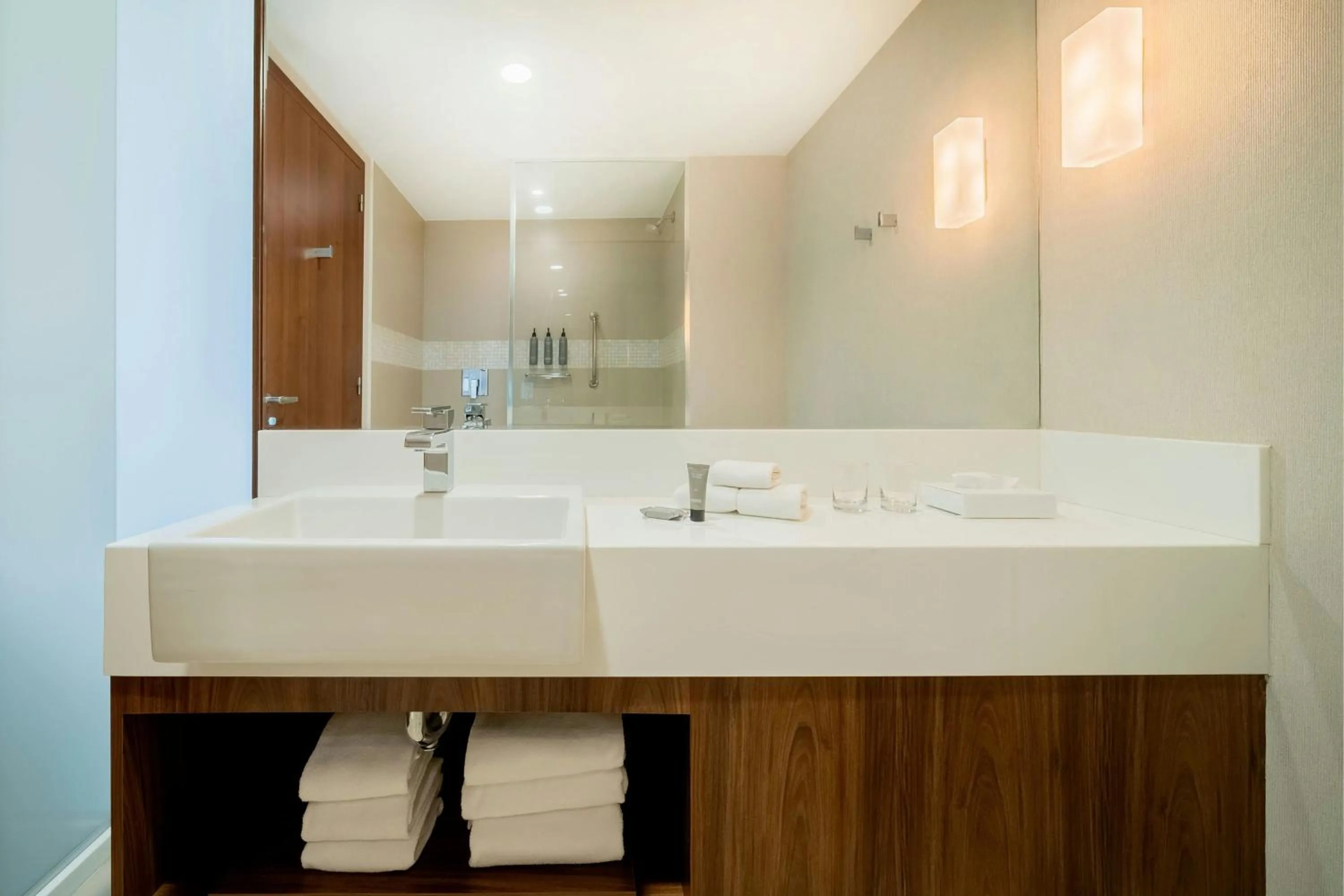 Bathroom in Courtyard by Marriott Rio de Janeiro Barra da Tijuca