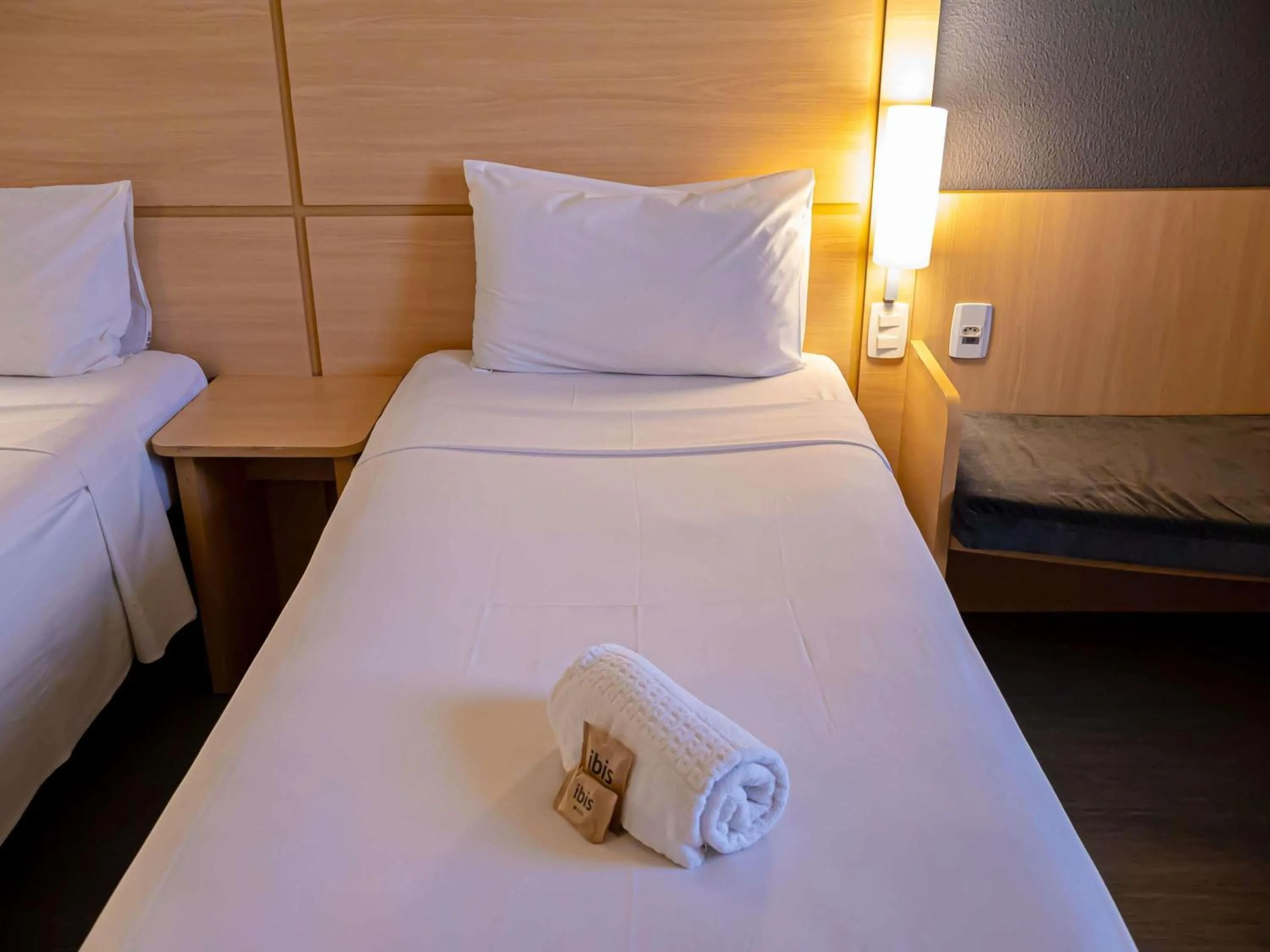 Bedroom, Bed in ibis Macae