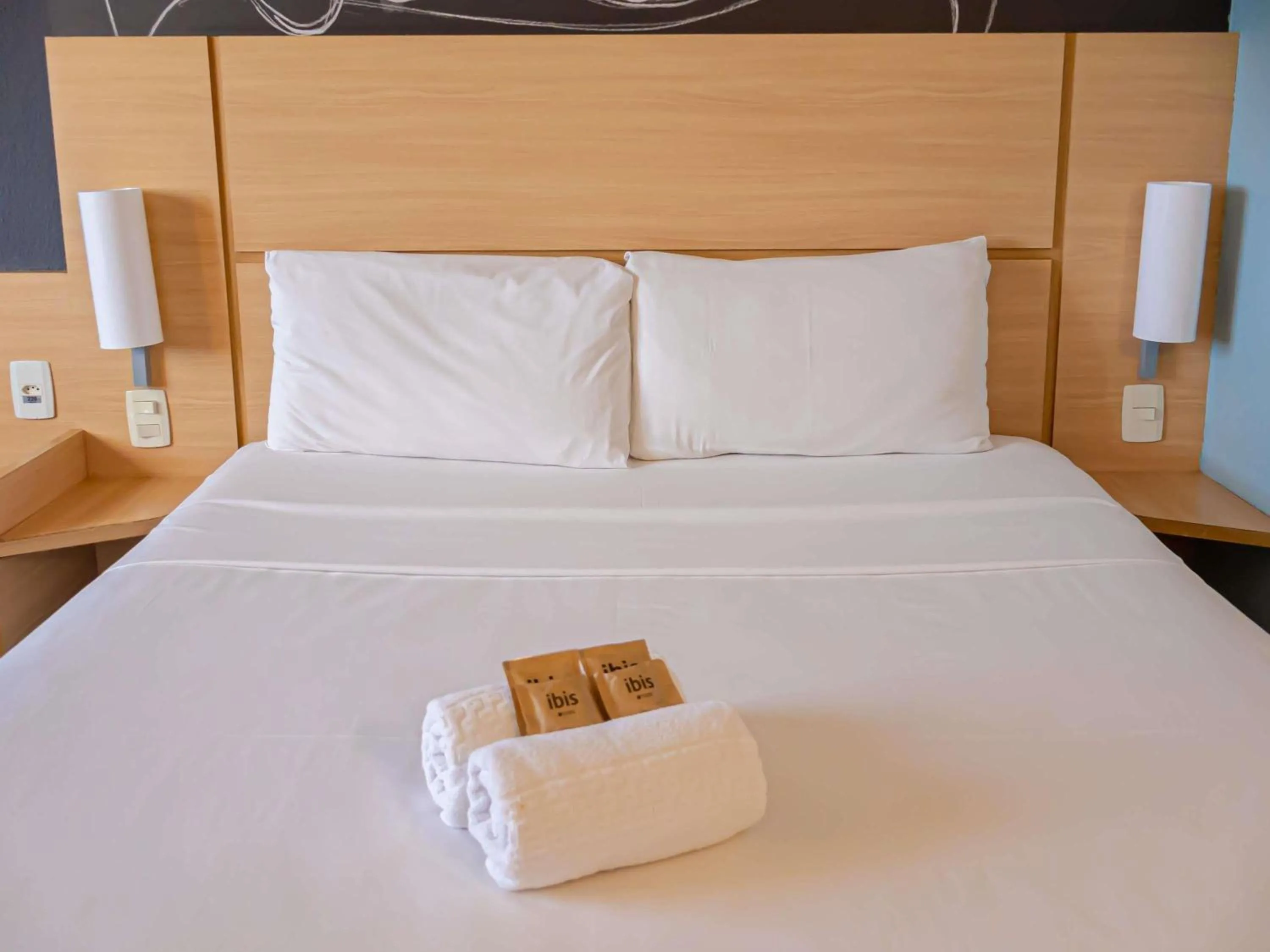 Bedroom, Bed in ibis Macae