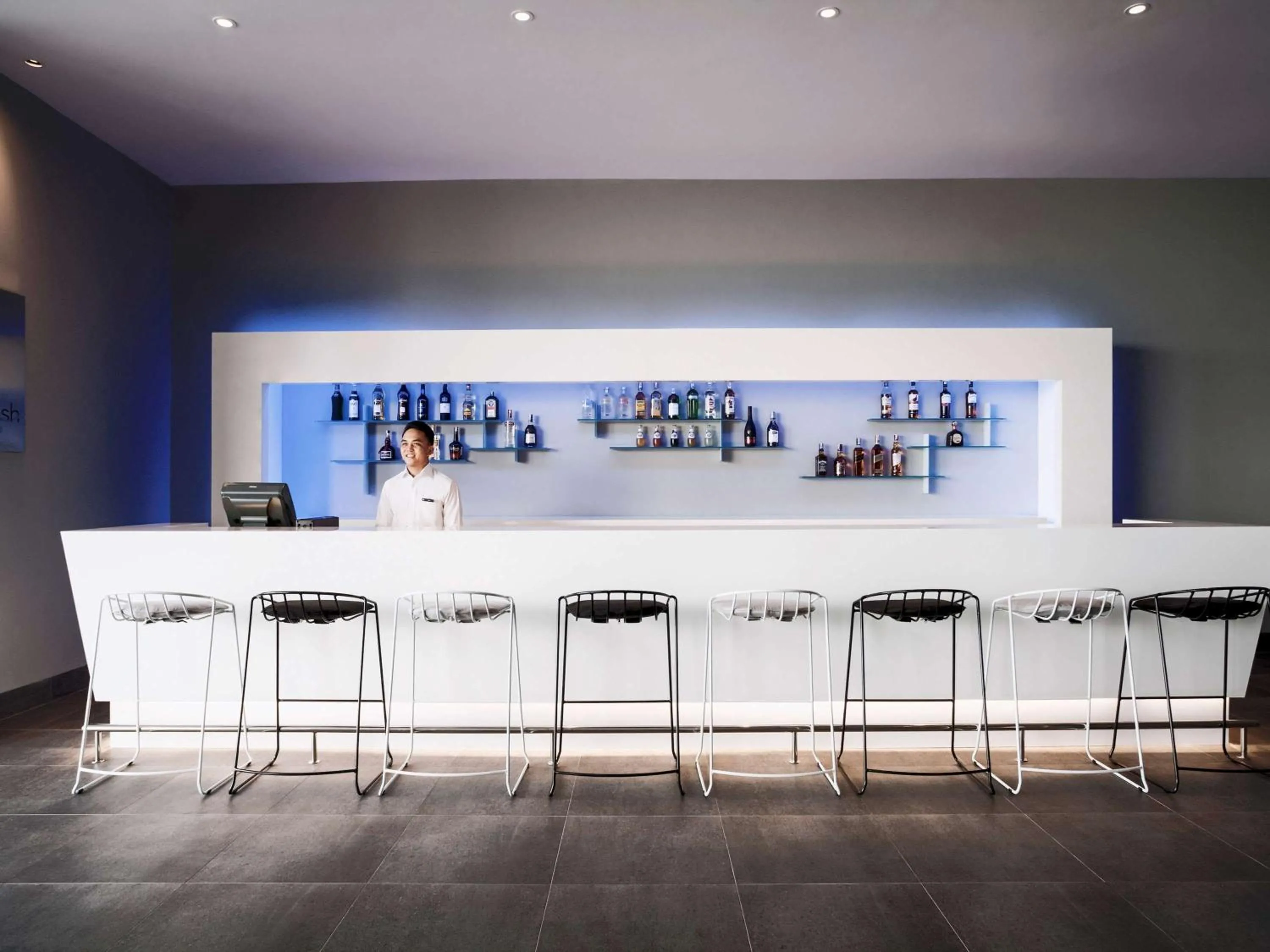 Lounge or bar in Pullman Miri Waterfront