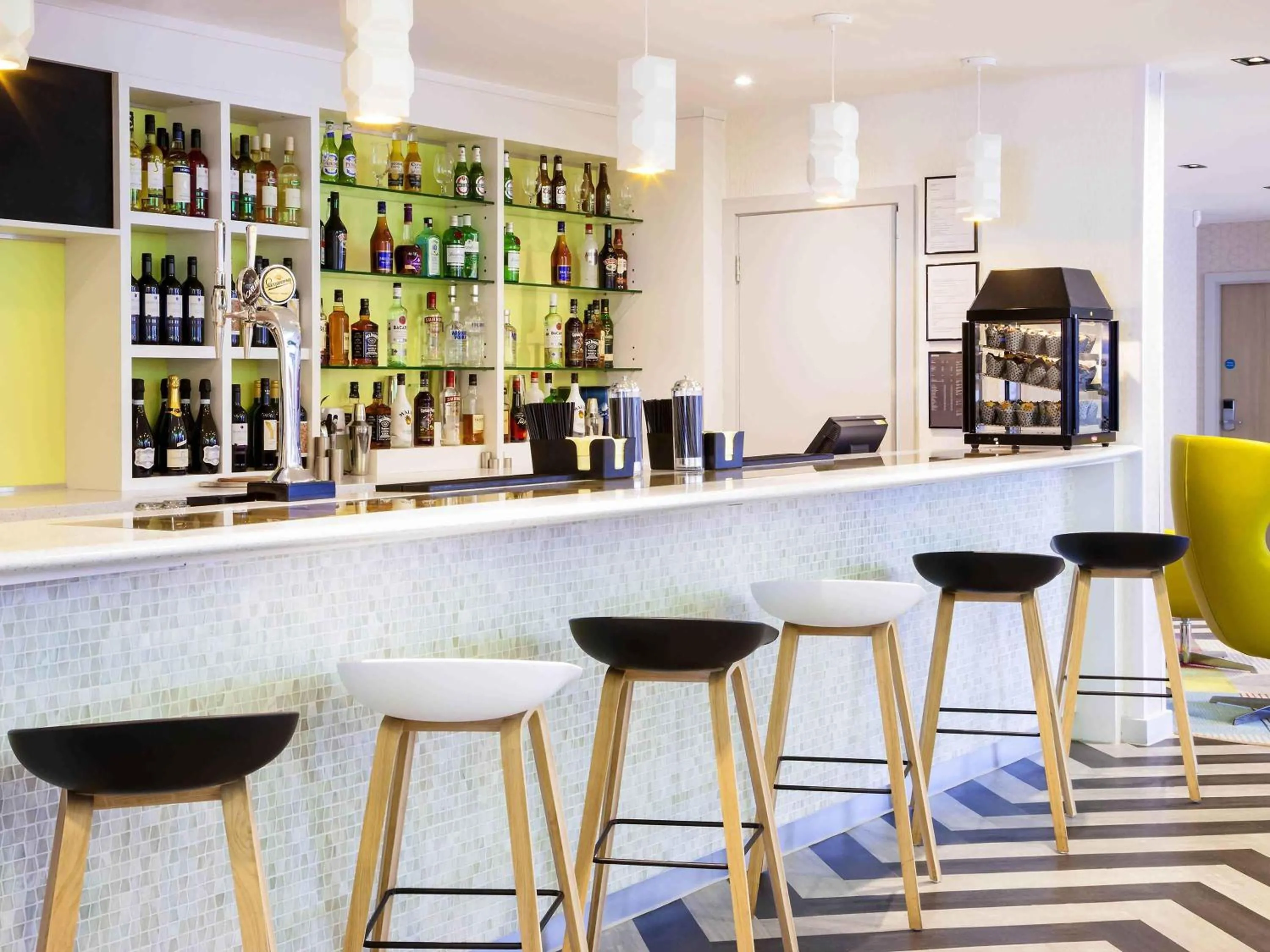 Lounge or bar in ibis Styles London Heathrow Airport