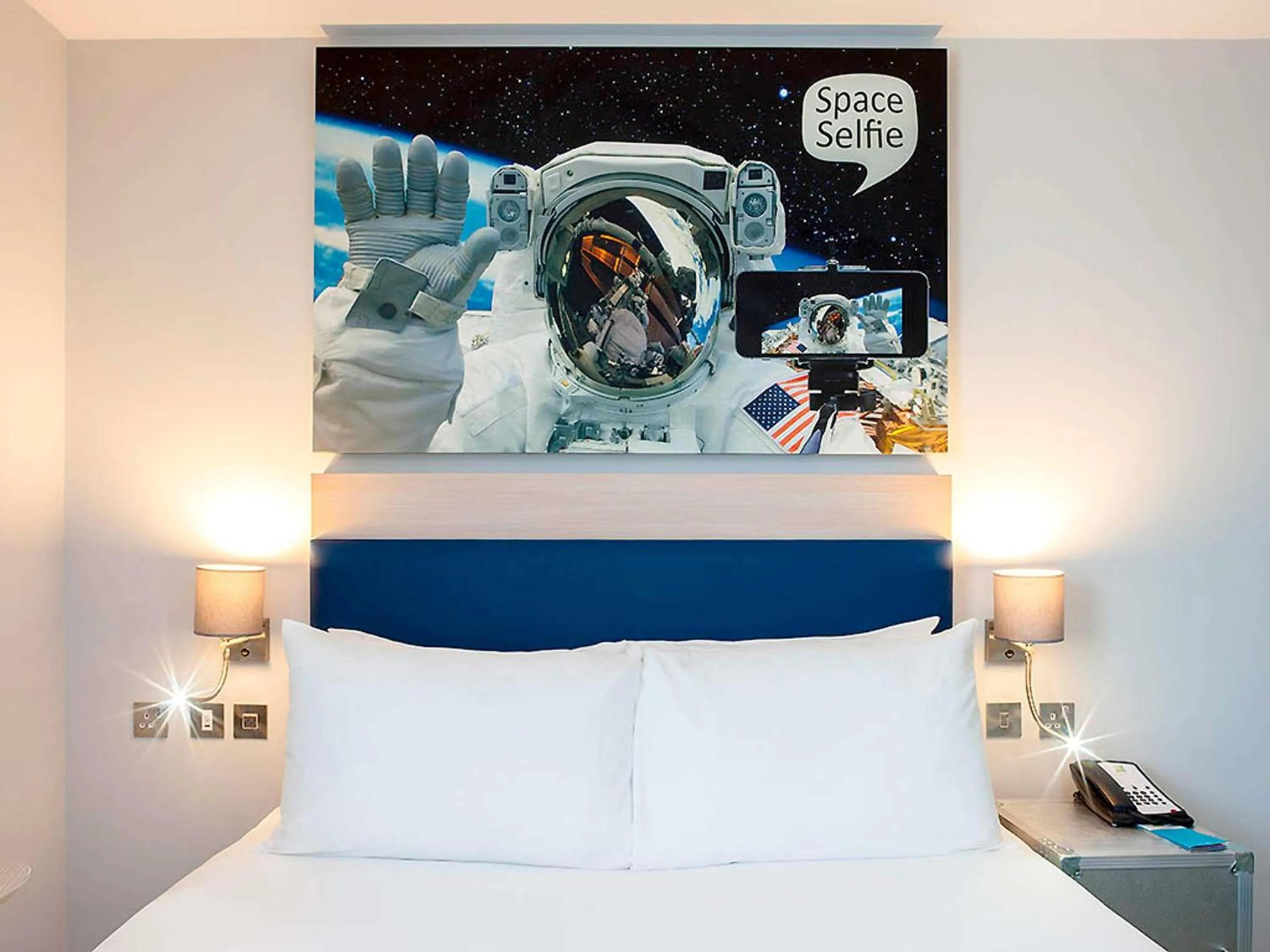 Bedroom, Bed in ibis Styles London Heathrow Airport