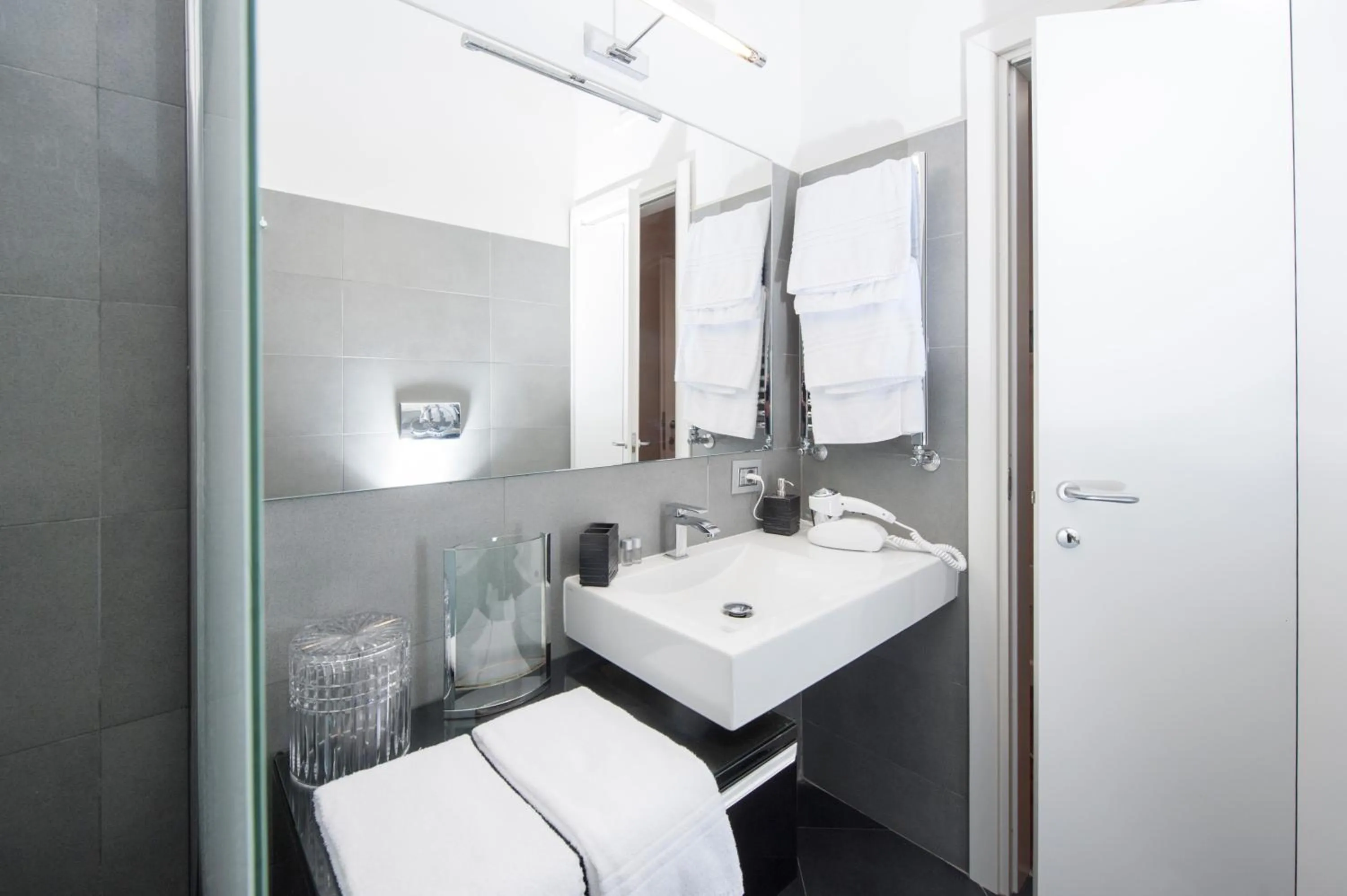 Bathroom, Bed in Trinity Luxury Rooms