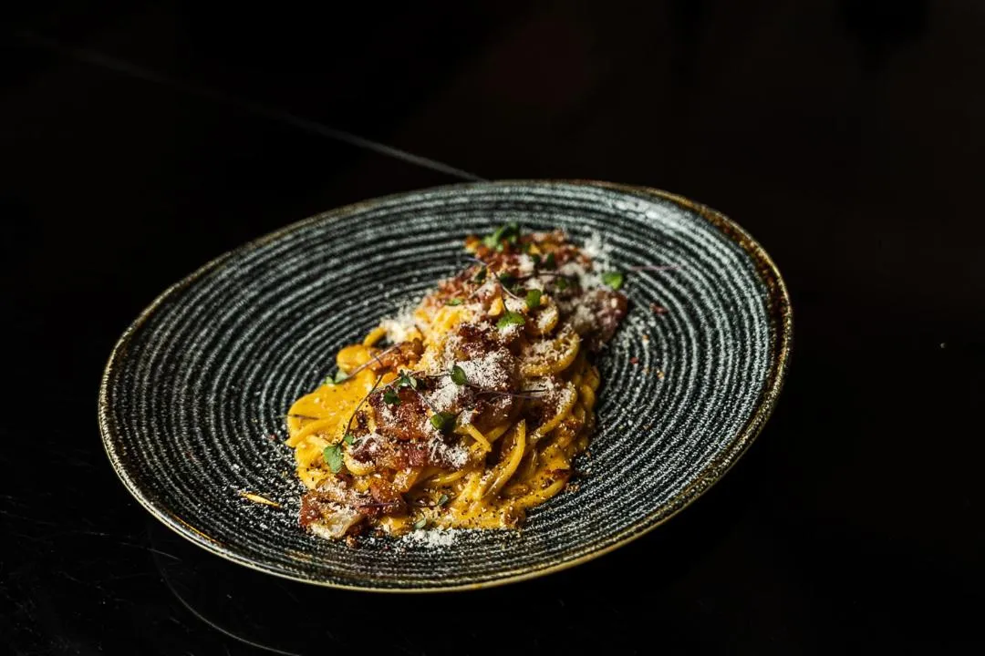 Restaurant/places to eat in Hotel Falcon