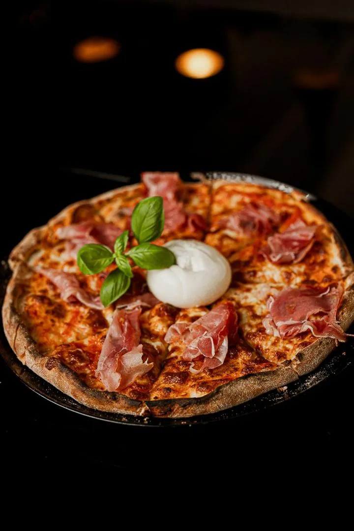 Restaurant/places to eat in Hotel Falcon