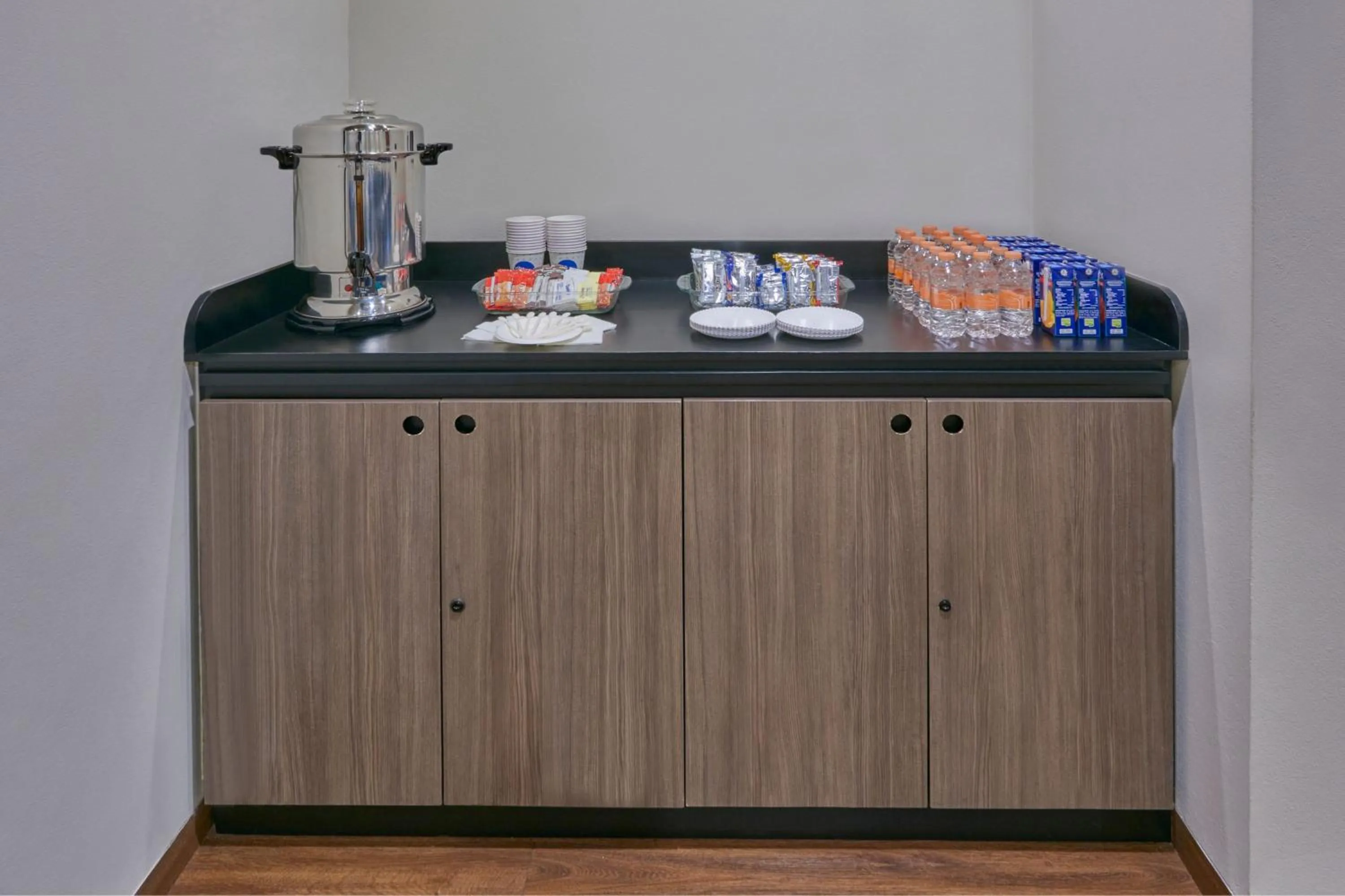 Meeting/conference room in City Express Suites by Marriott Playa del Carmen