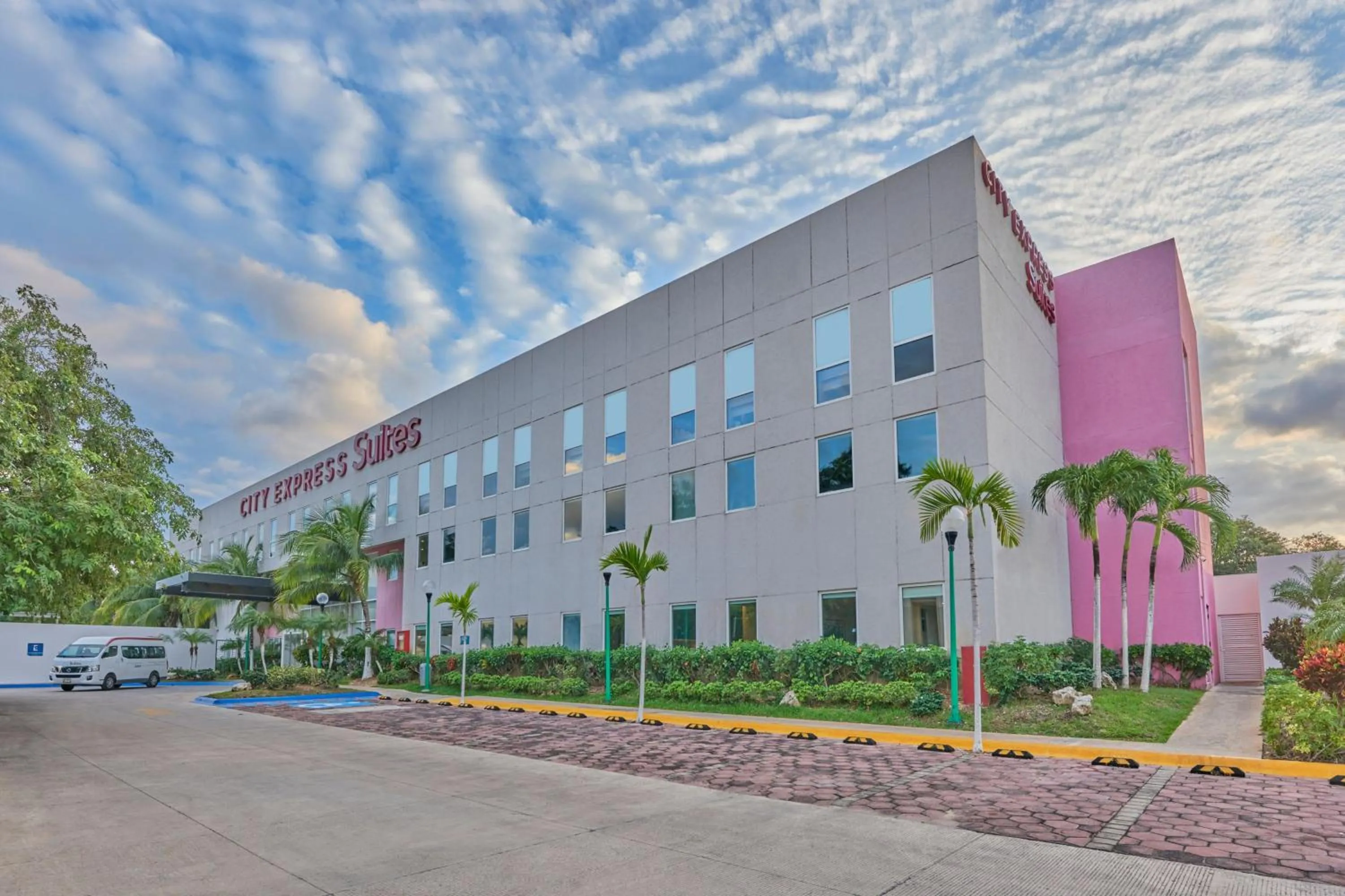 Property building in City Express Suites by Marriott Playa del Carmen