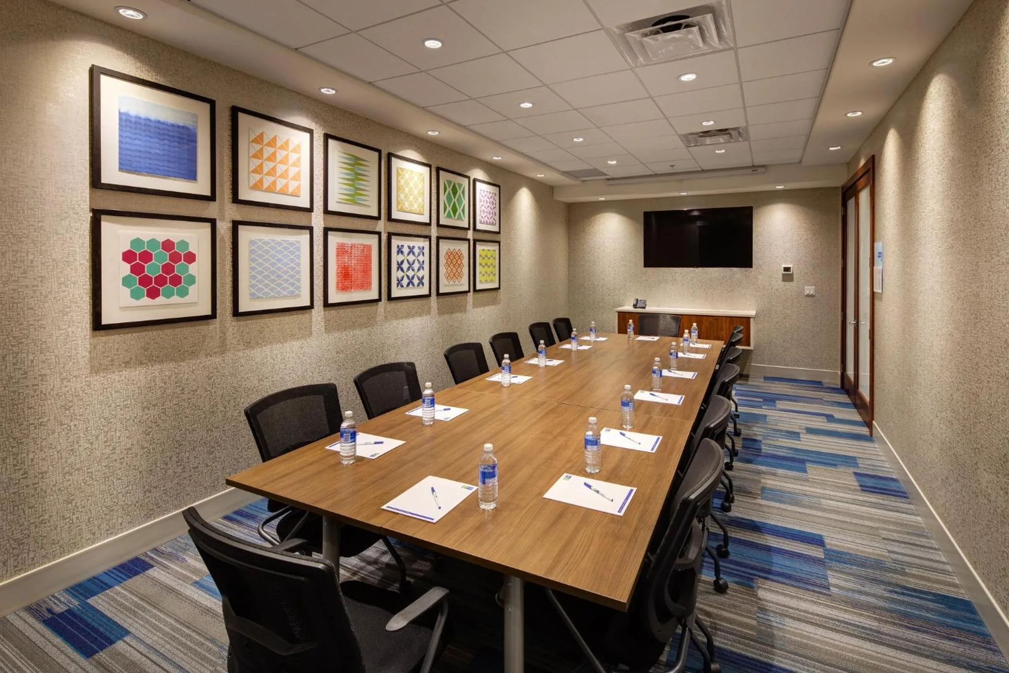 Meeting/conference room in Holiday Inn Express & Suites Terrace by IHG