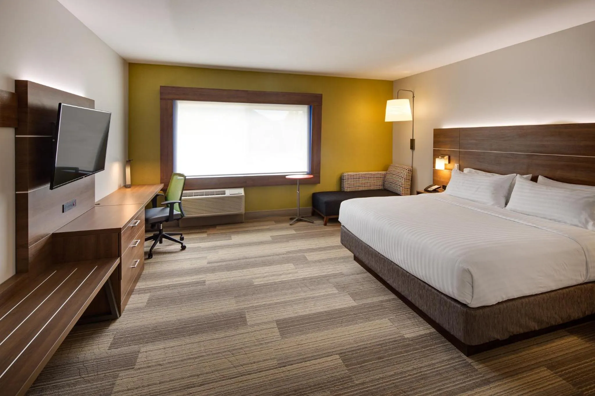 Photo of the whole room, Bed in Holiday Inn Express & Suites Terrace by IHG