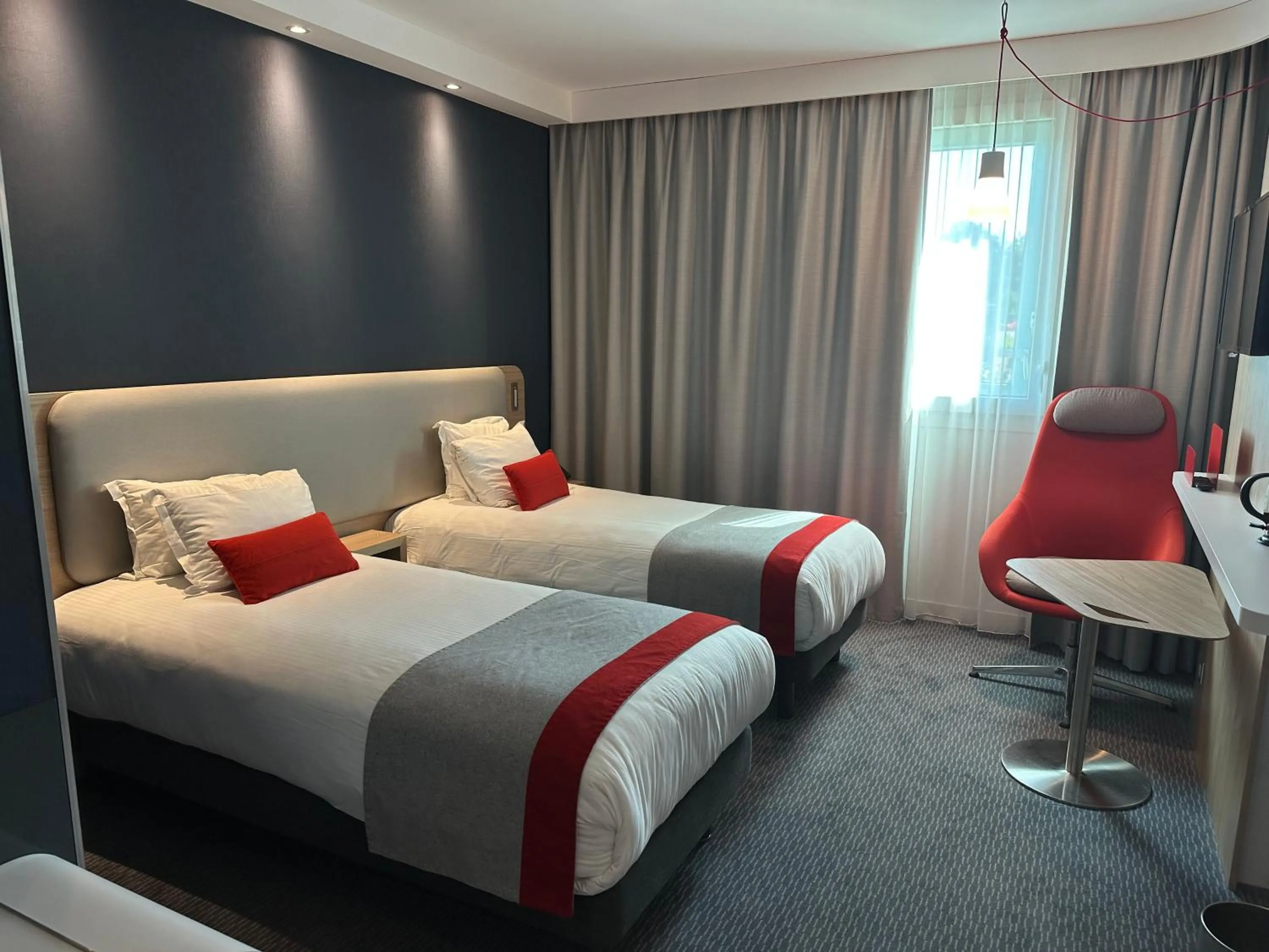 Bed in Holiday Inn Express Paris - Velizy by IHG