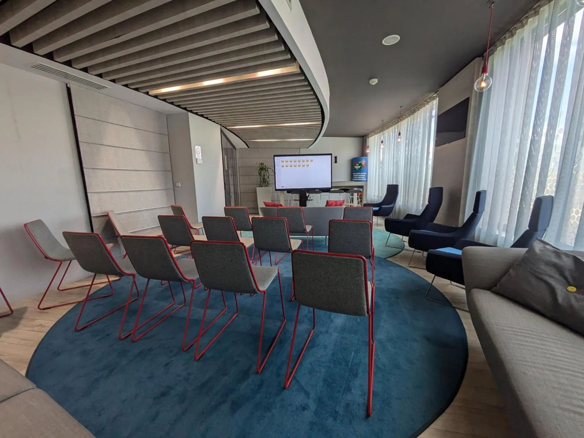 Meeting/conference room in Holiday Inn Express Paris - Velizy by IHG