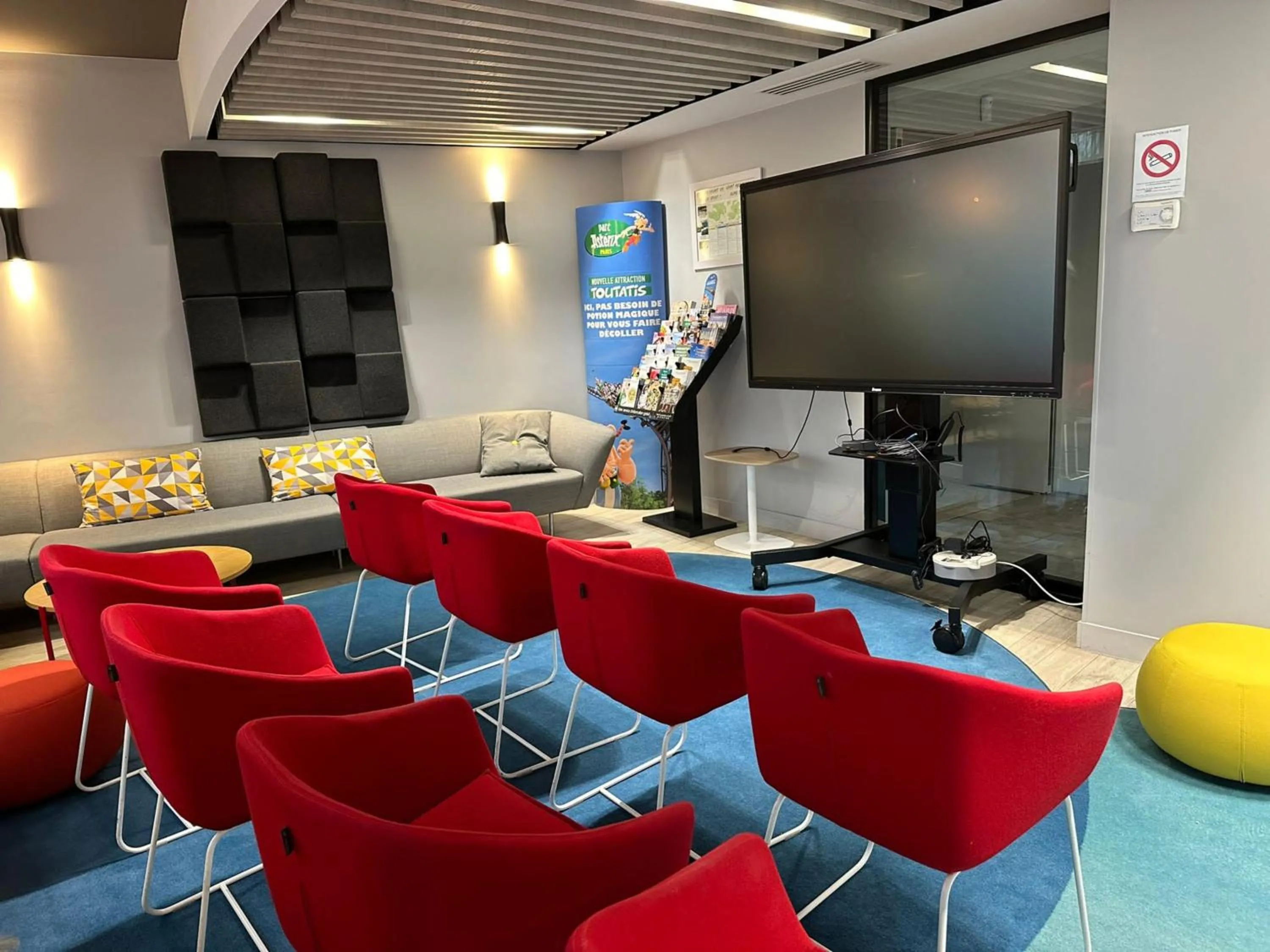 Meeting/conference room in Holiday Inn Express Paris - Velizy by IHG