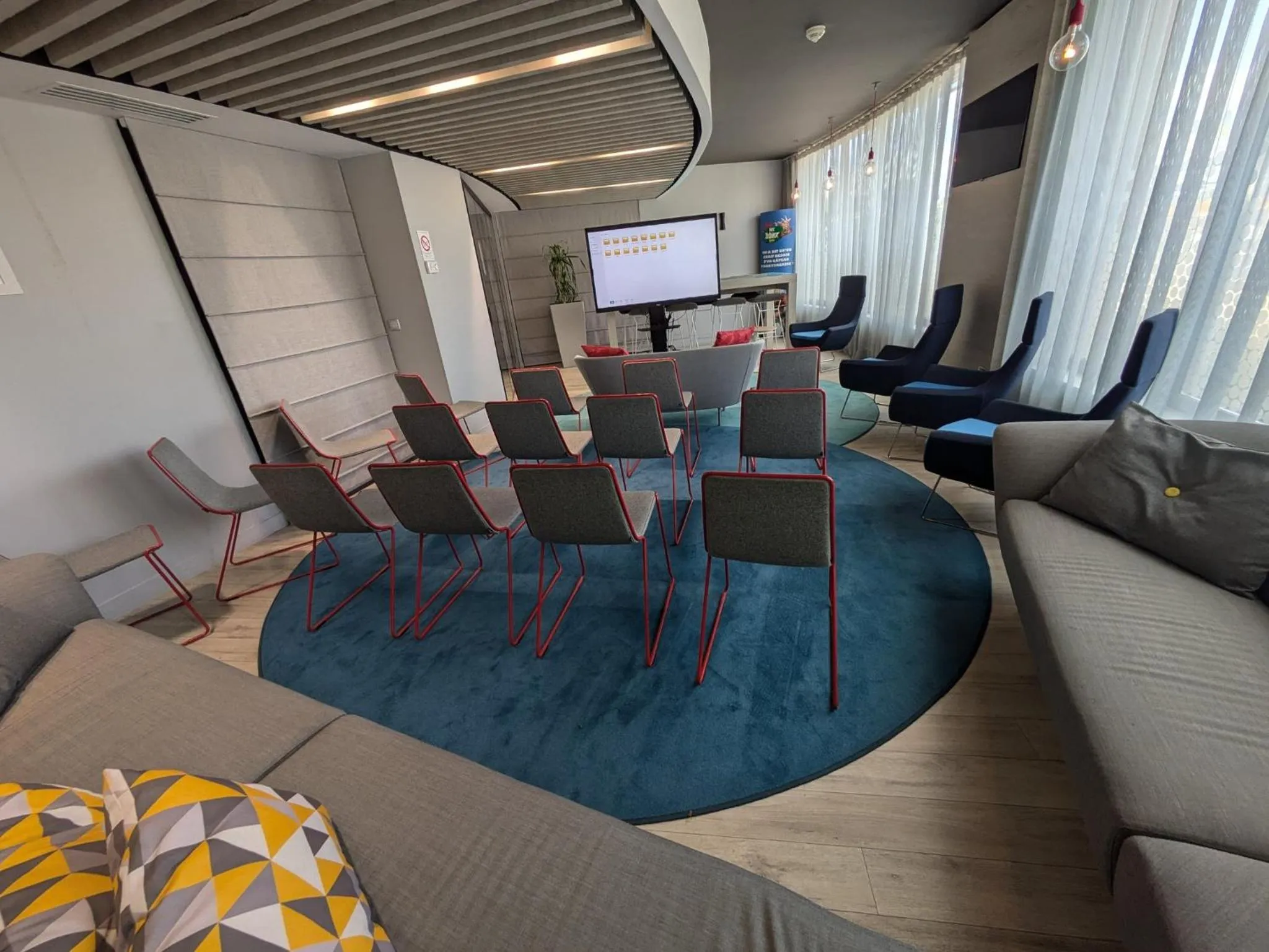 Meeting/conference room in Holiday Inn Express Paris - Velizy by IHG