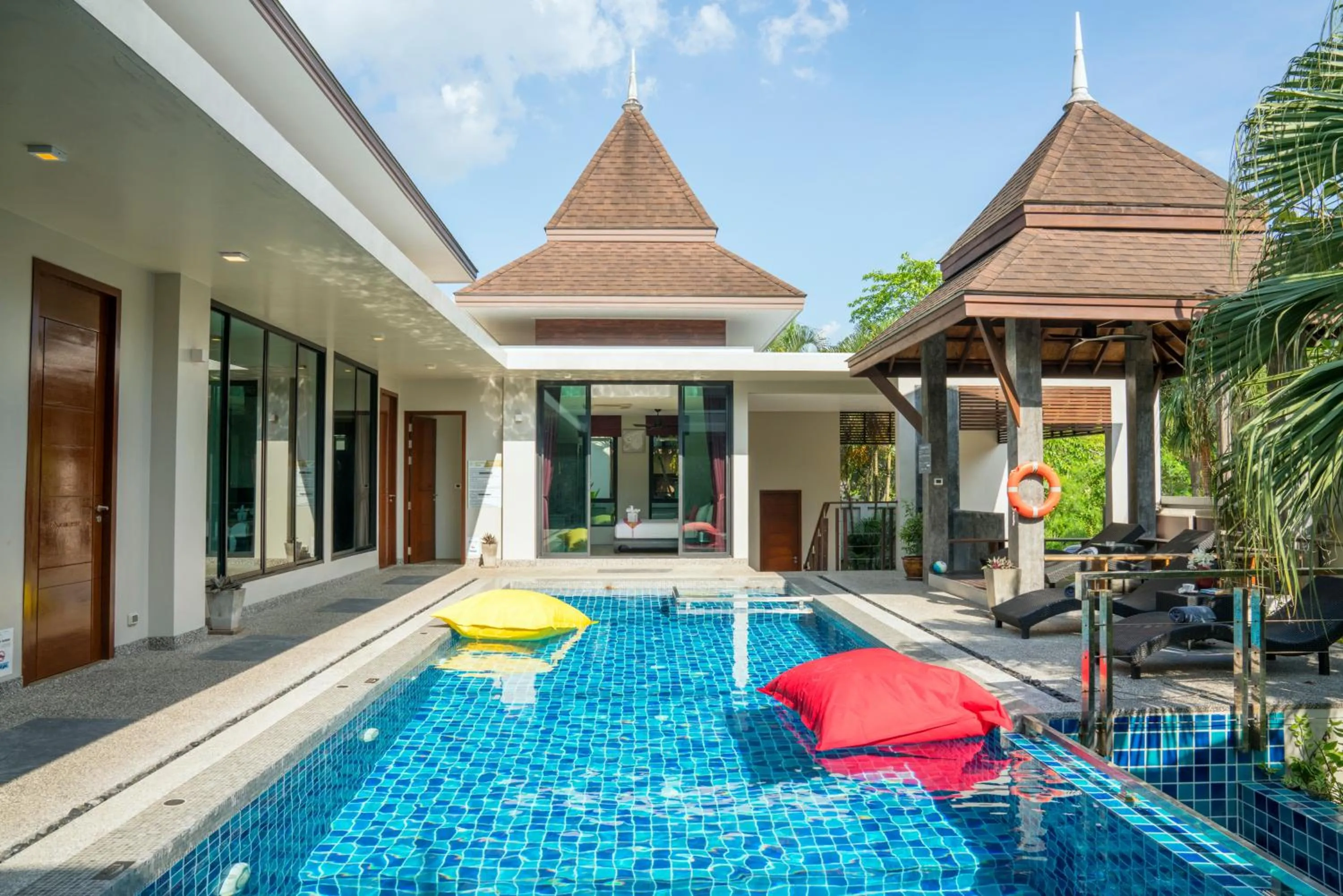 Swimming pool in Narintara Private Pool Villas - Free Tuk-Tuk Service to the Beach!