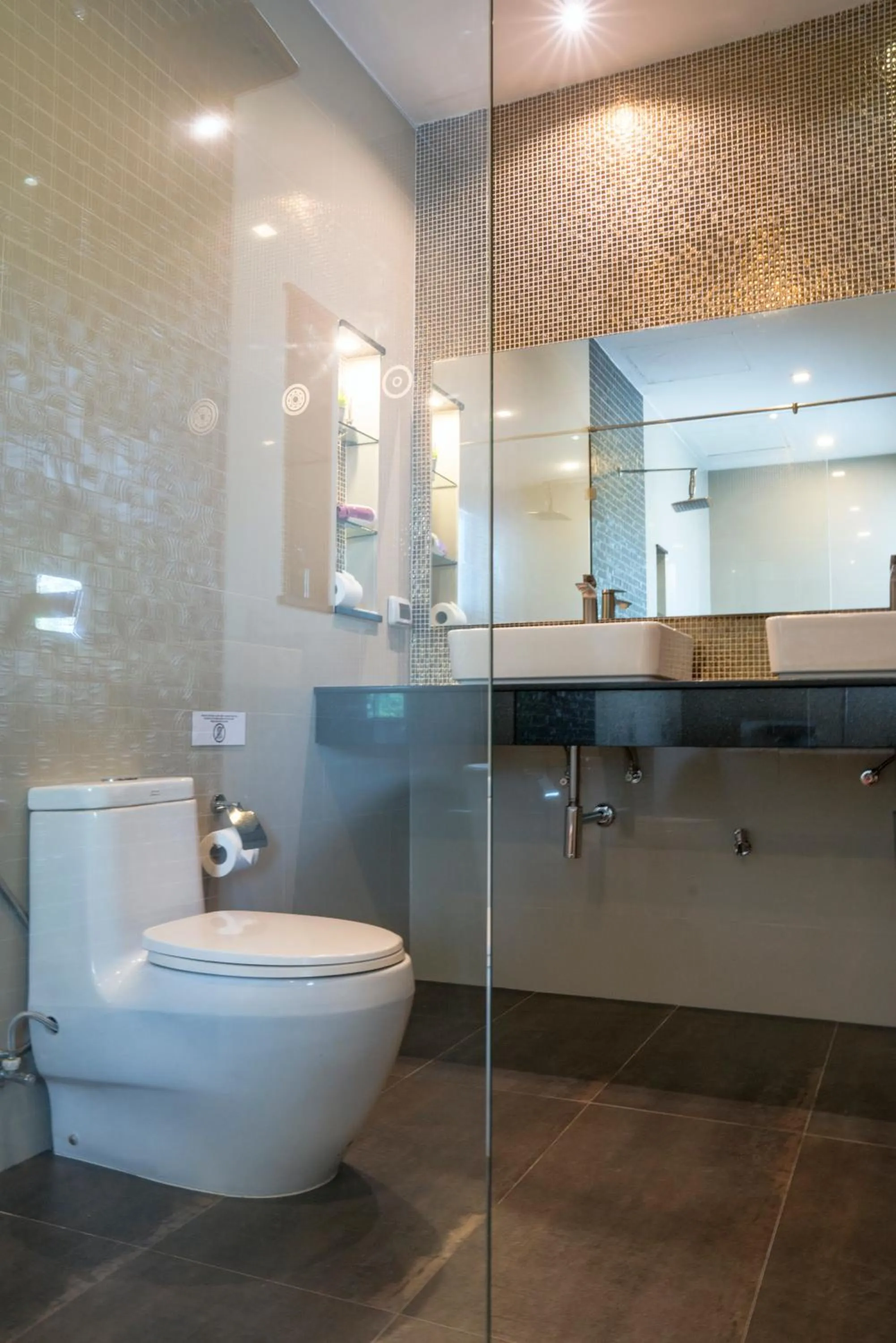 Shower in Narintara Private Pool Villas - Free Tuk-Tuk Service to the Beach!