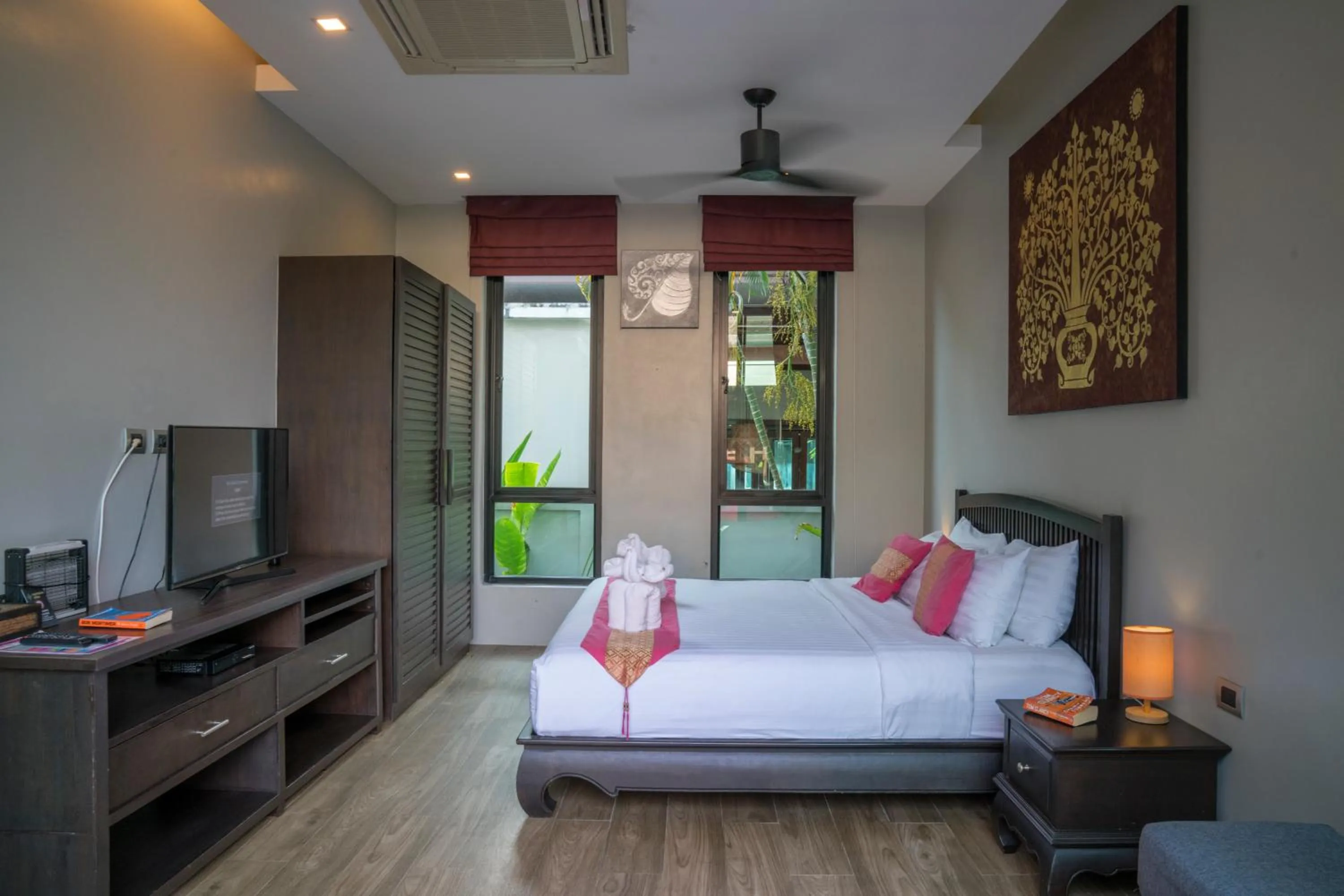 Bed in Narintara Private Pool Villas - Free Tuk-Tuk Service to the Beach!