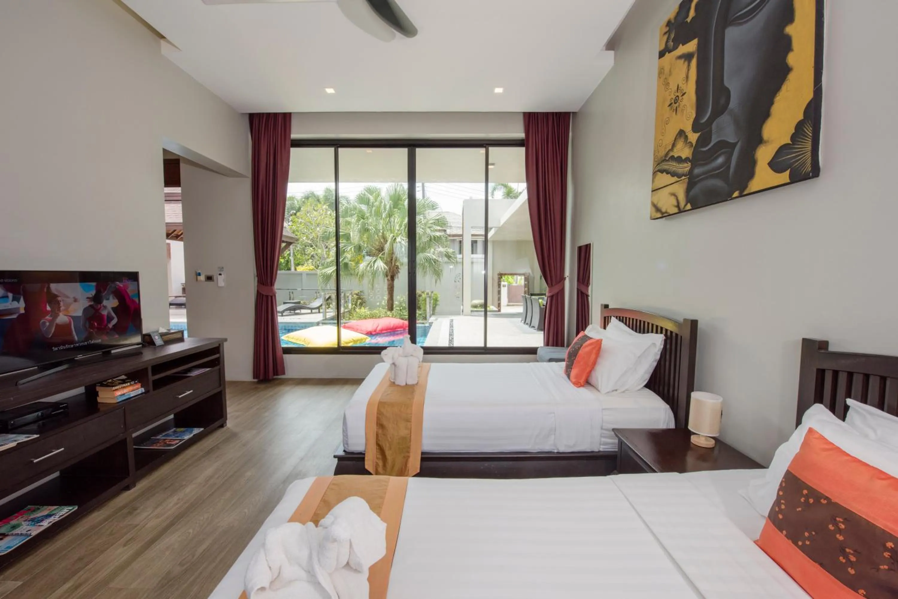 Bed in Narintara Private Pool Villas - Free Tuk-Tuk Service to the Beach!