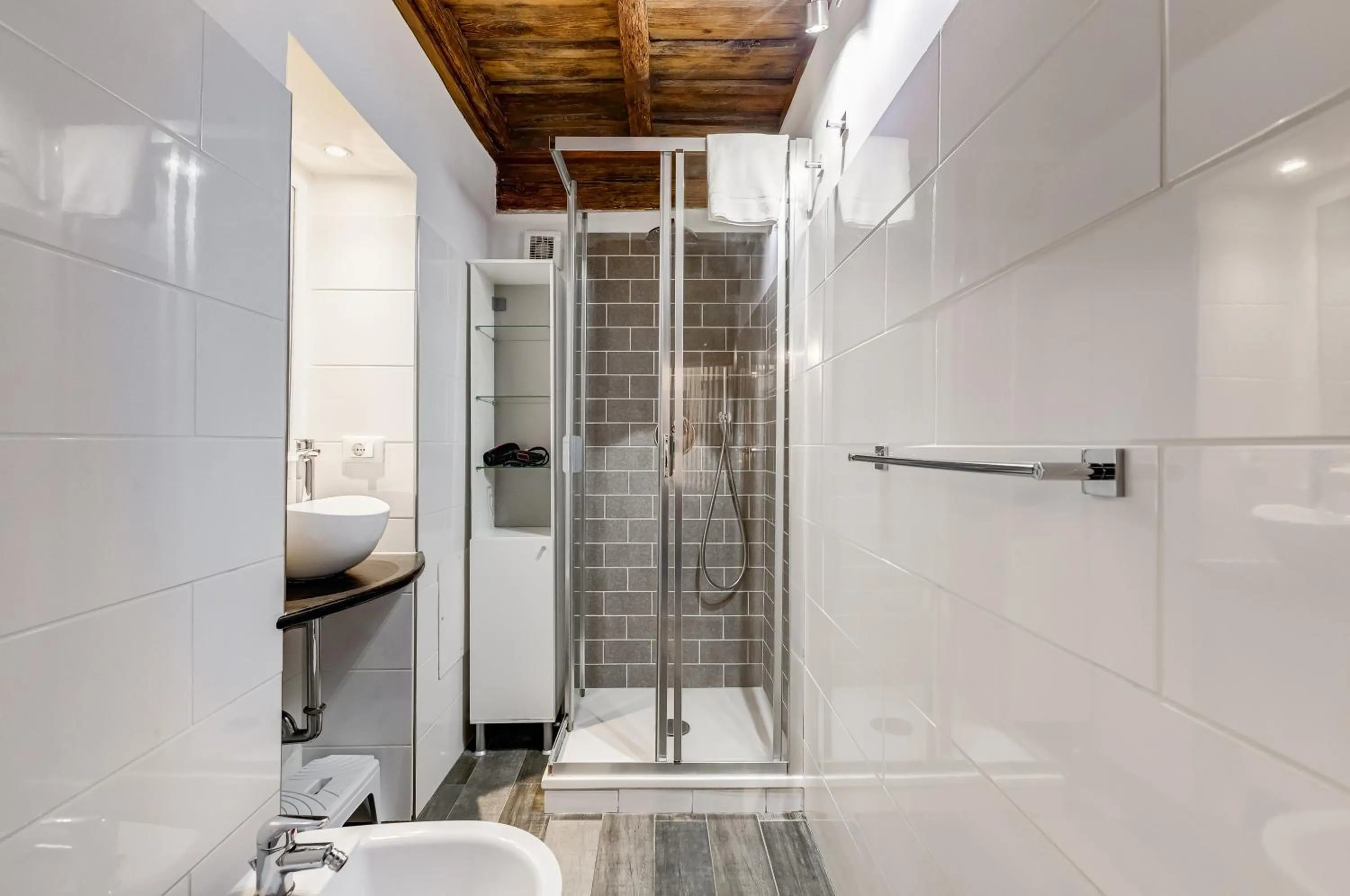 Shower in Chiavari Apartment