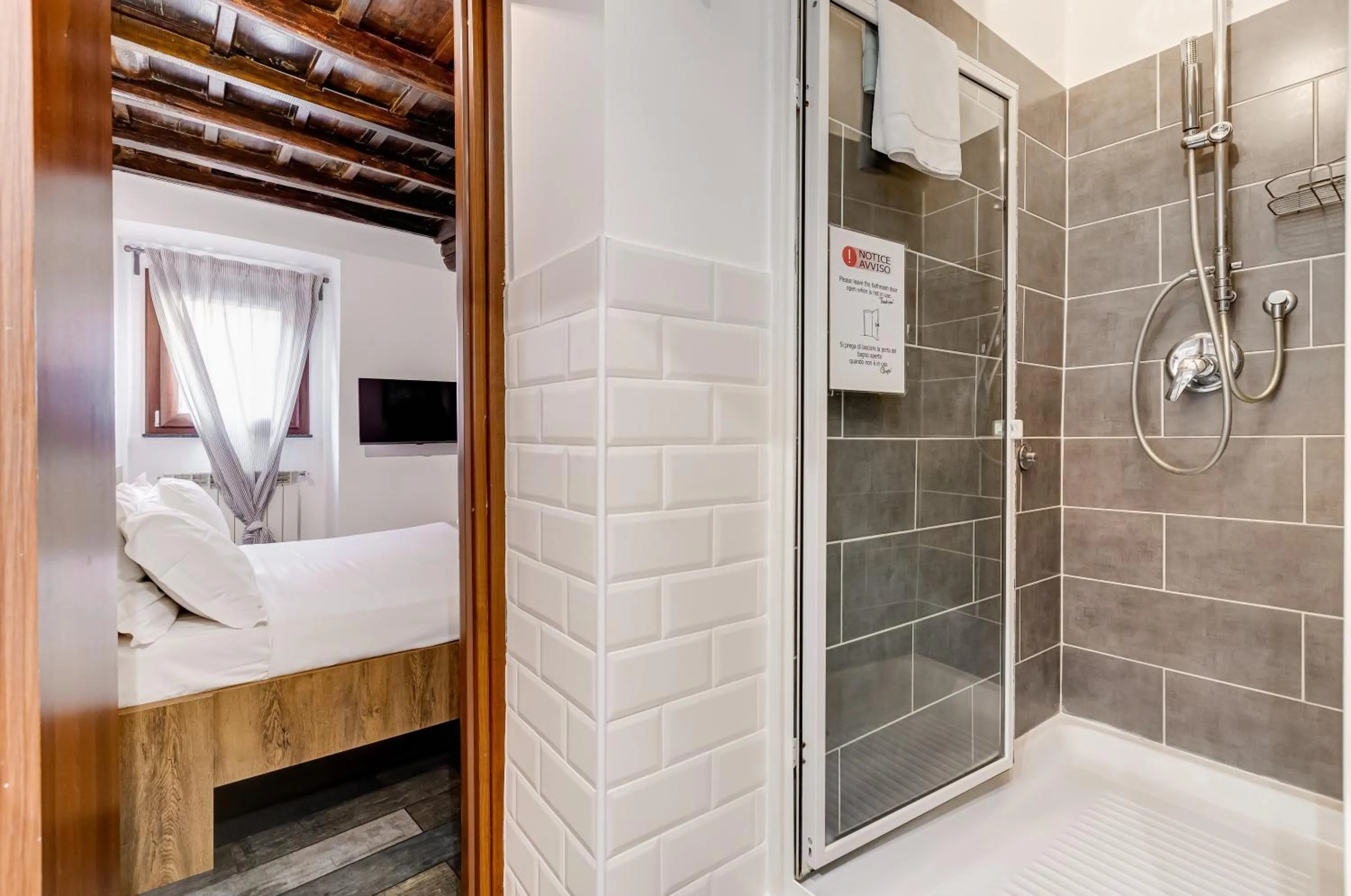 Shower in Chiavari Apartment