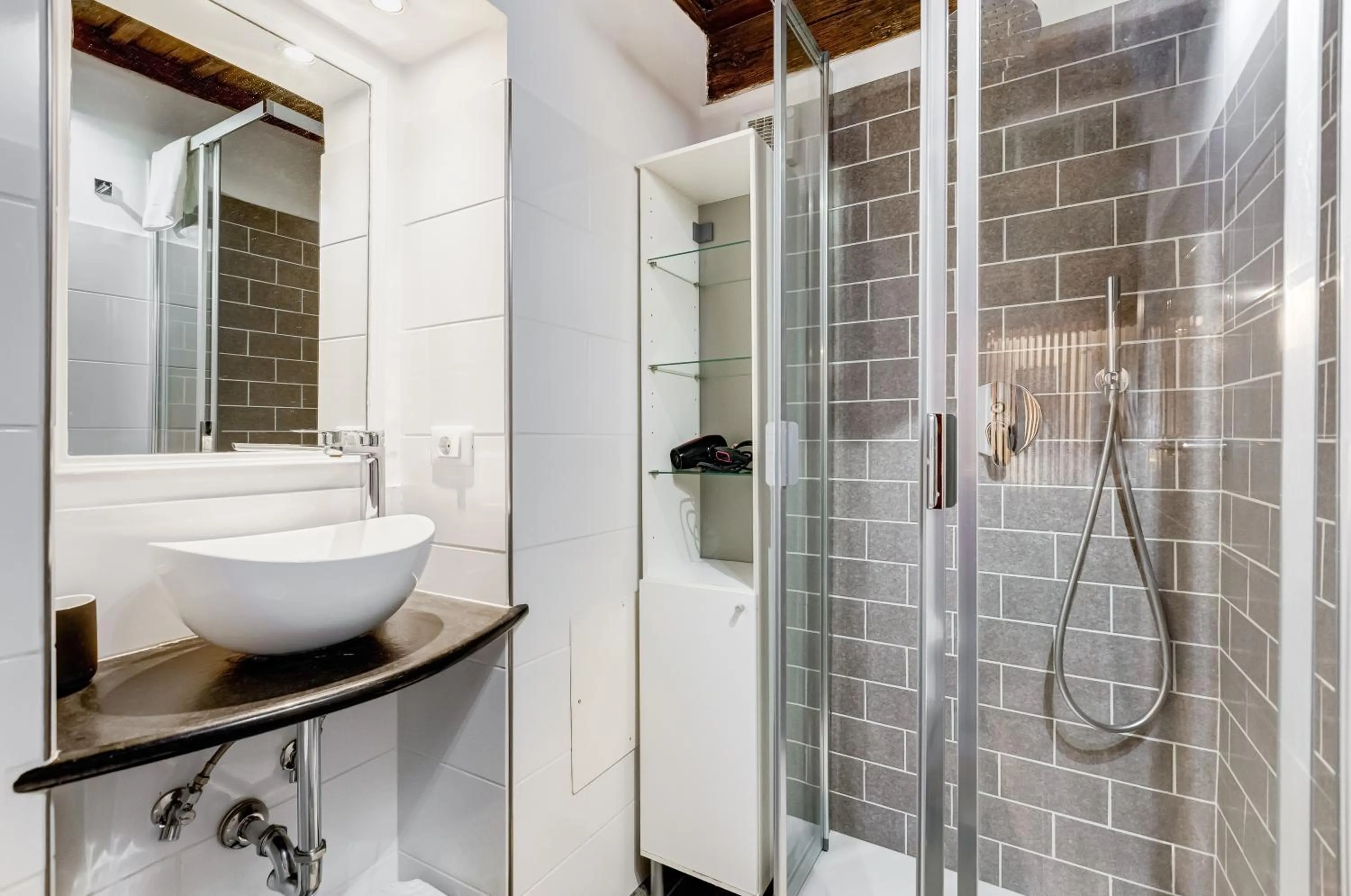 Shower in Chiavari Apartment