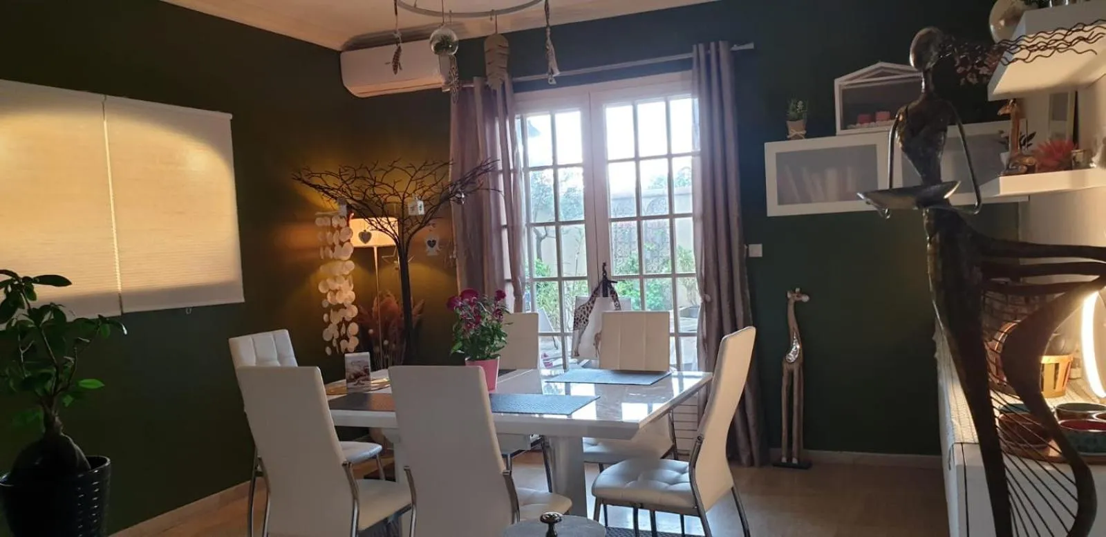 Continental breakfast in Villa Solary