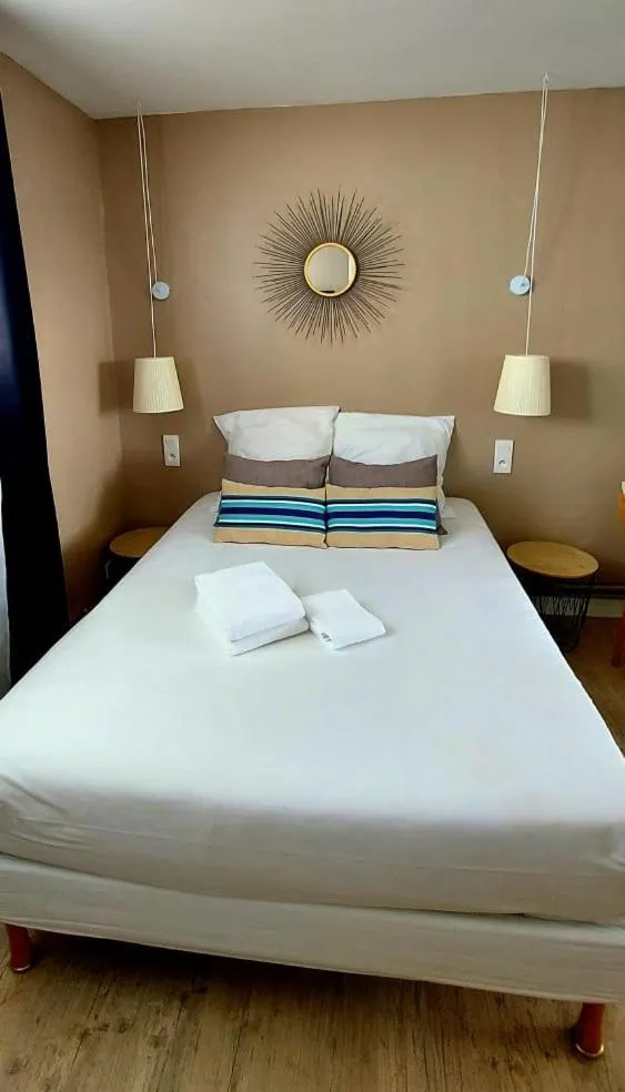 Bedroom, Bed in Hôtel La Croisette & Restaurant Bistrot Gantier en centre ville