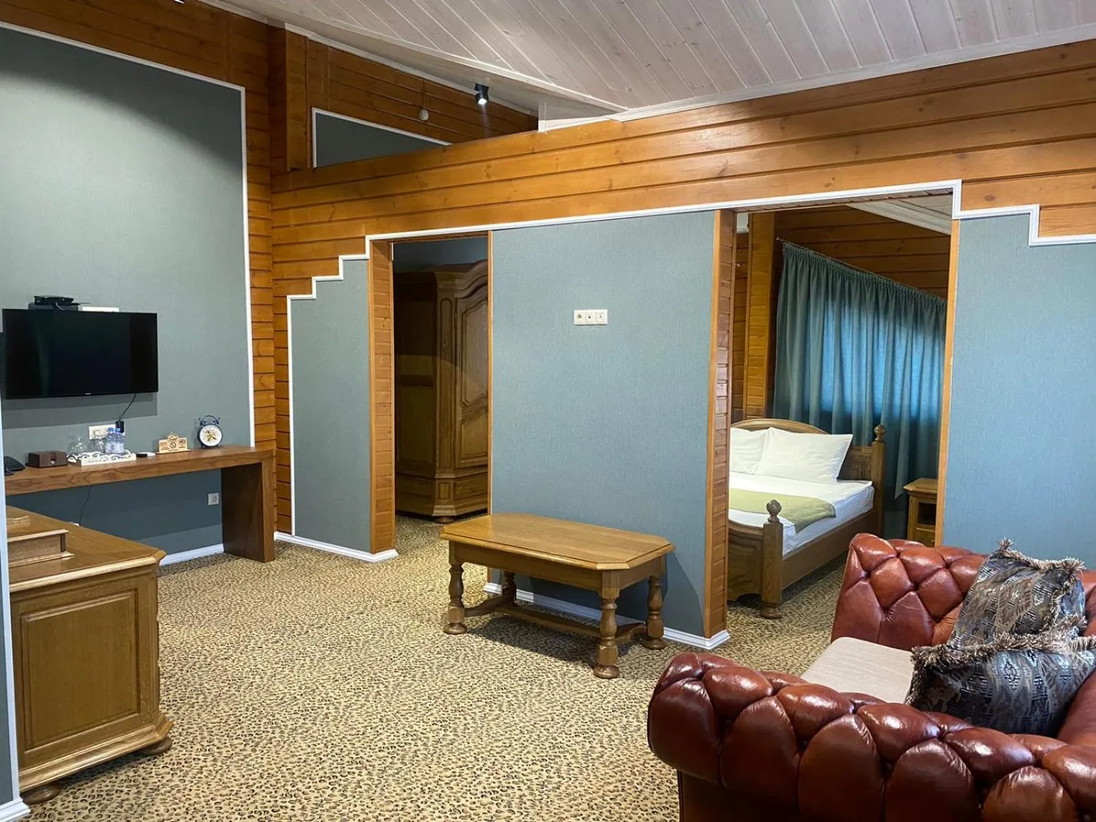 TV and multimedia in Guest House Chalet