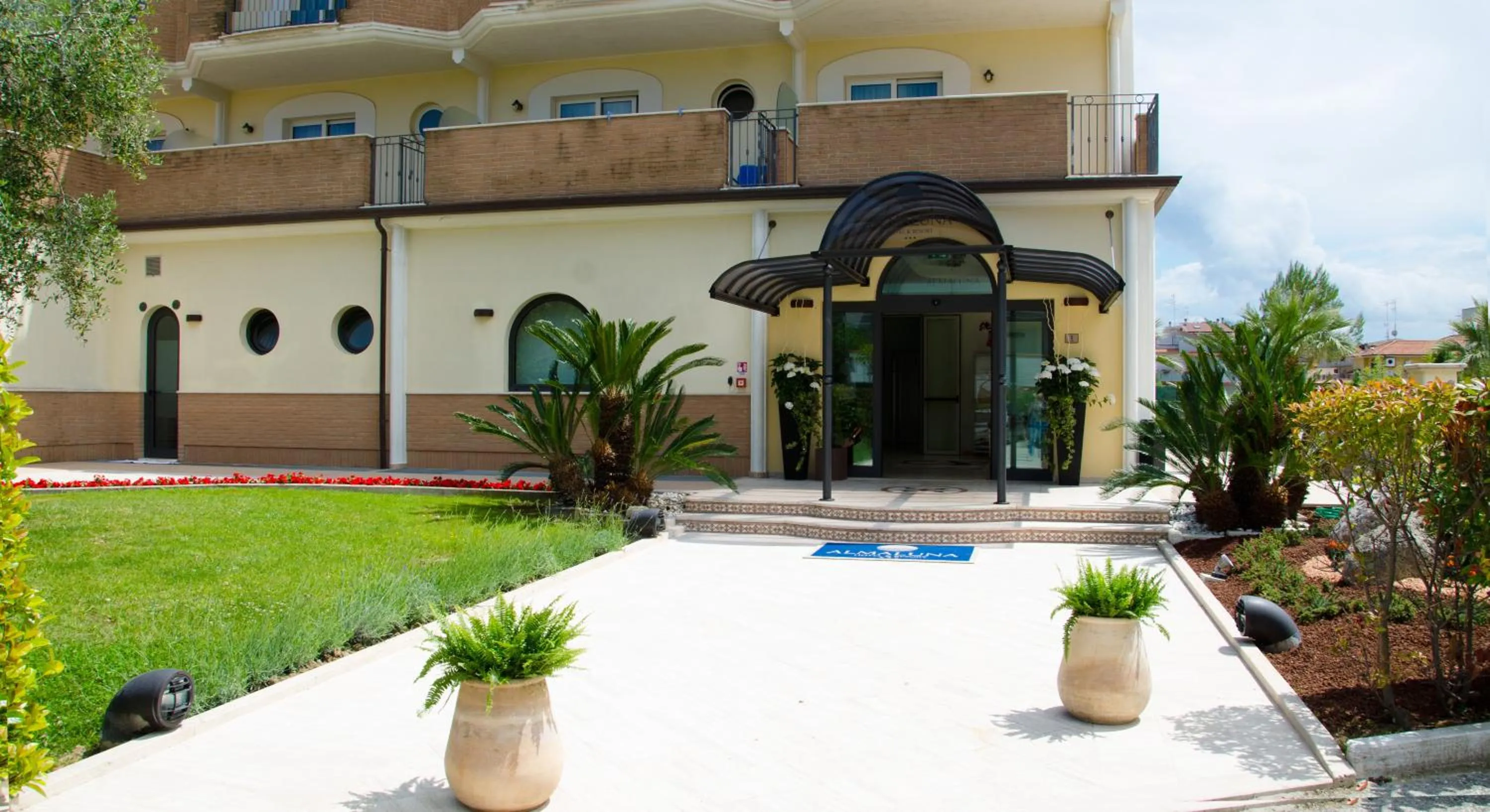Facade/entrance in Almaluna Hotel & Resort