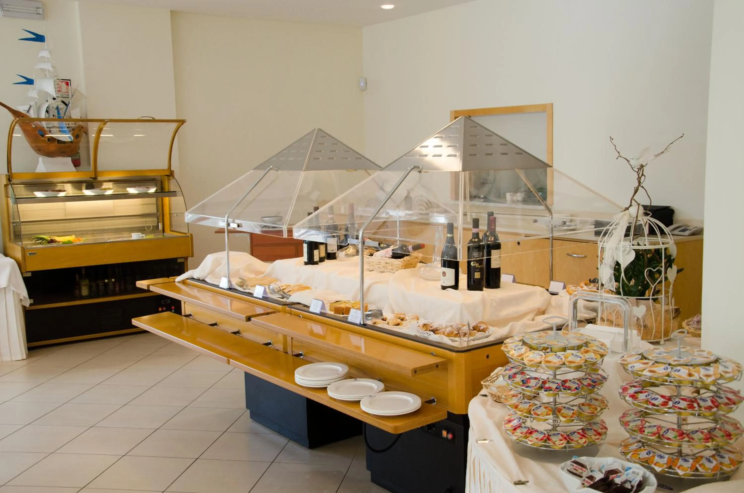 Continental breakfast in Almaluna Hotel & Resort