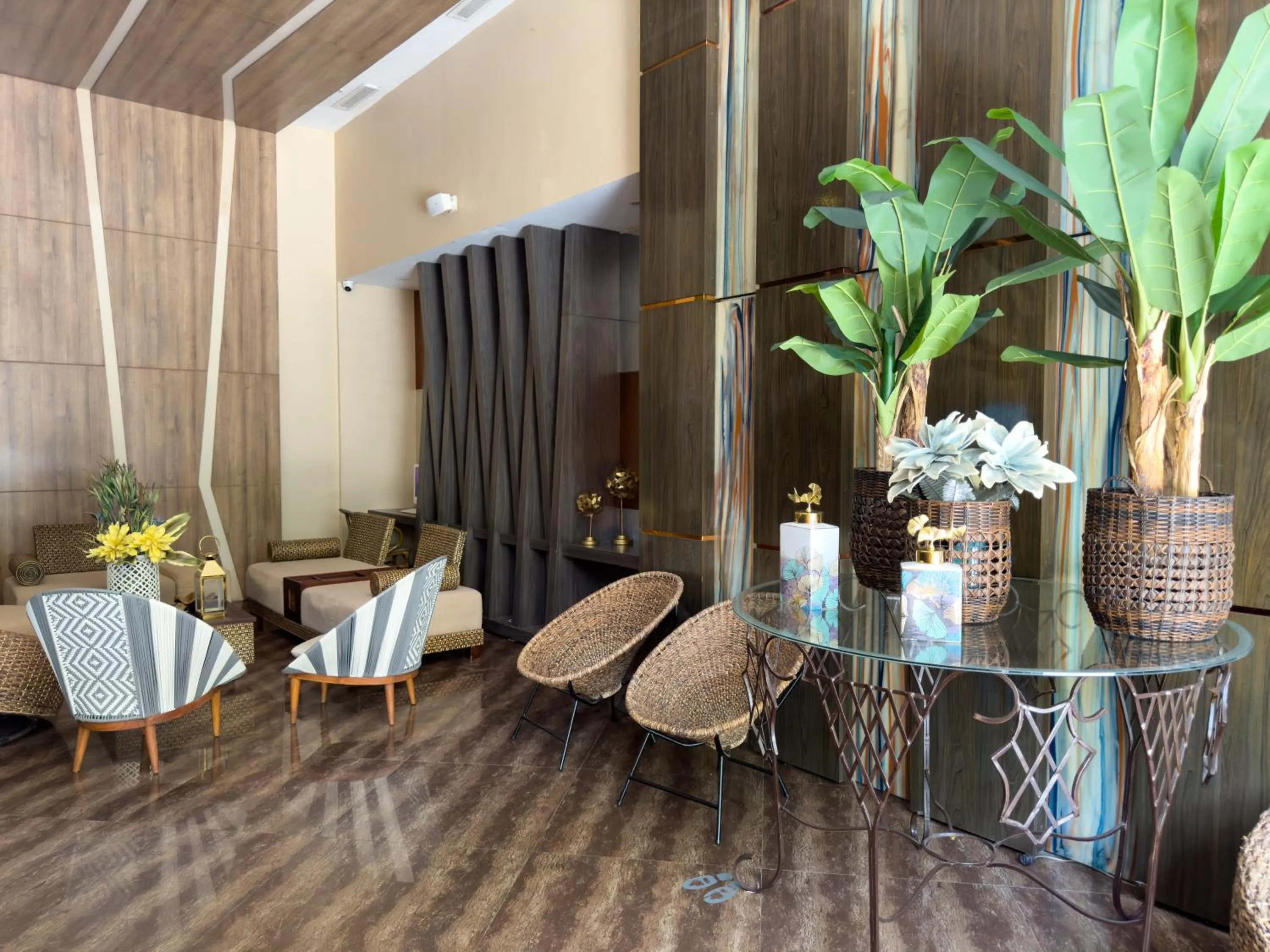 Seating area in Hotel Catedral Plaza