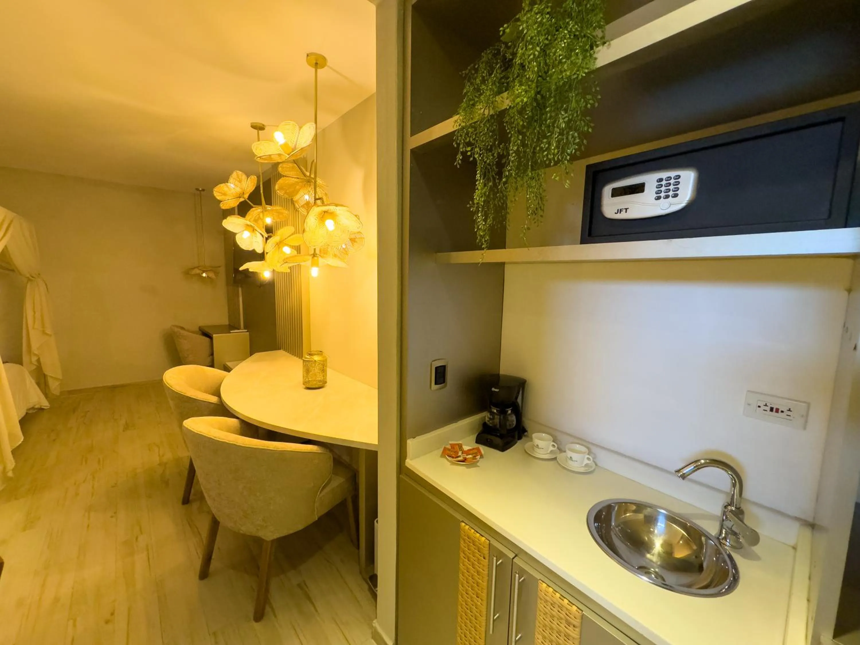 Coffee/tea facilities in Hotel Catedral Plaza