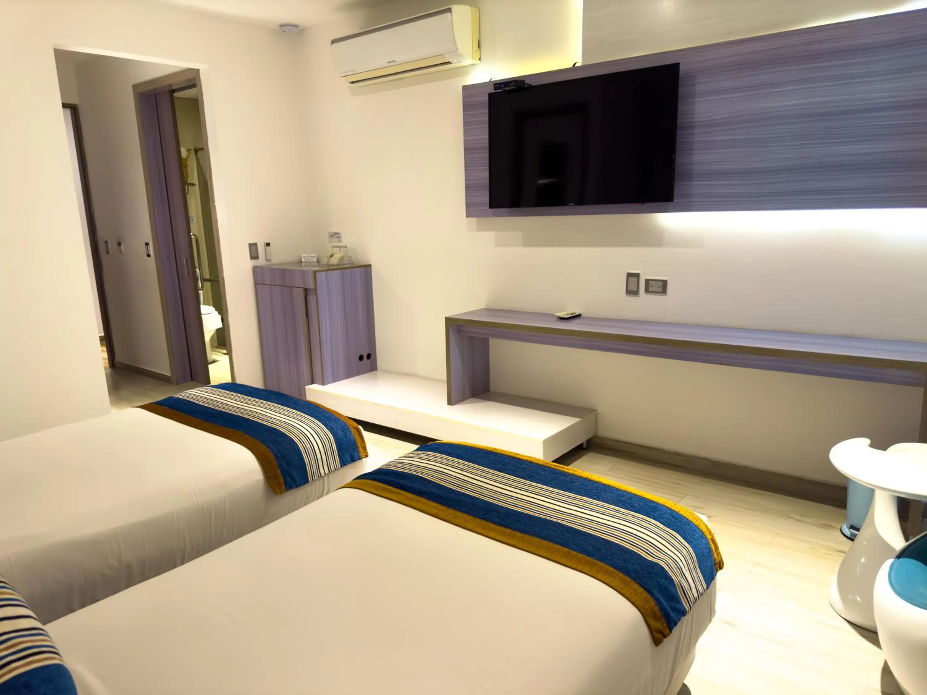 Bedroom, Bed in Hotel Catedral Plaza