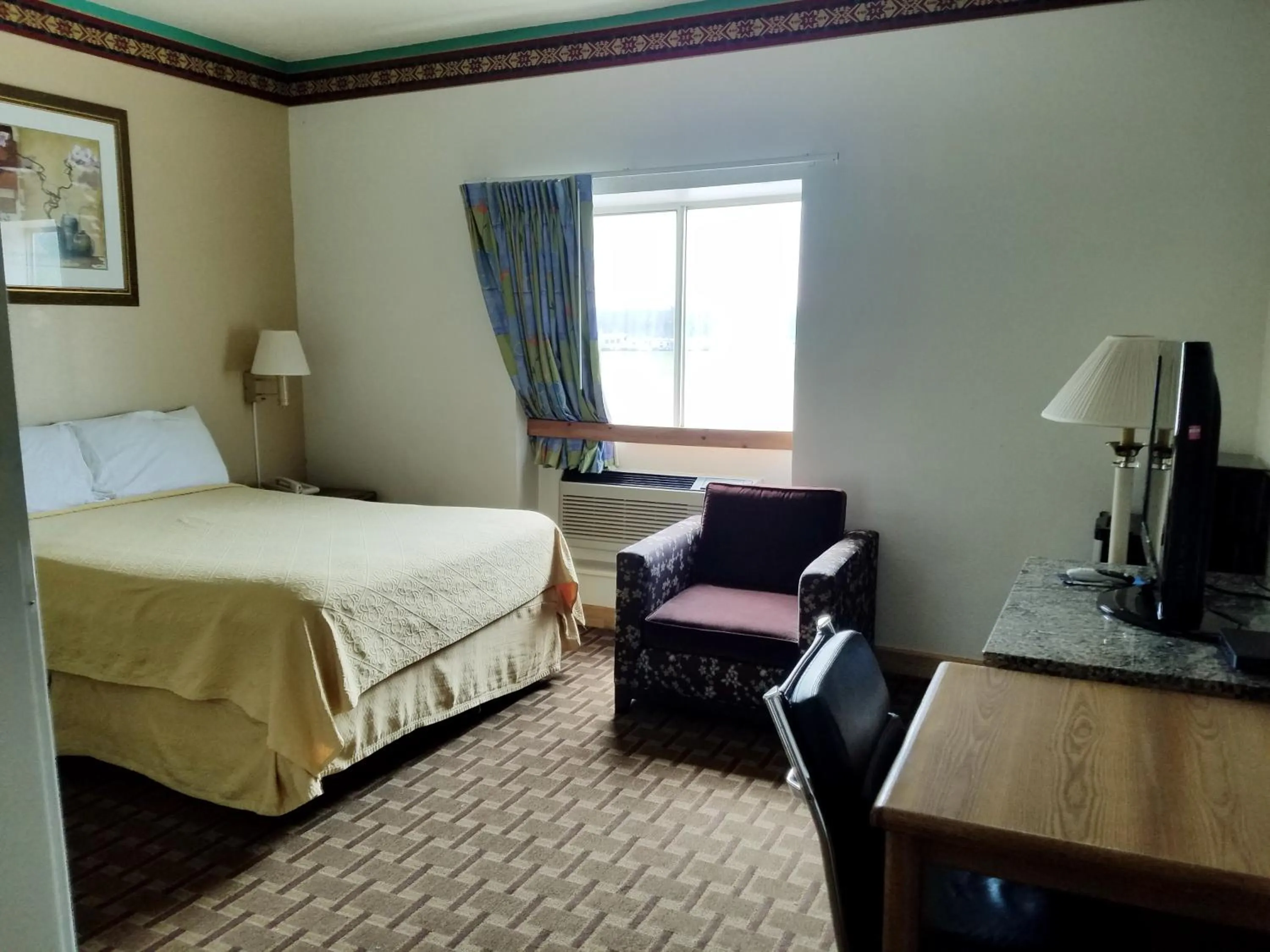 Living room, Bed in Inn of the Pines