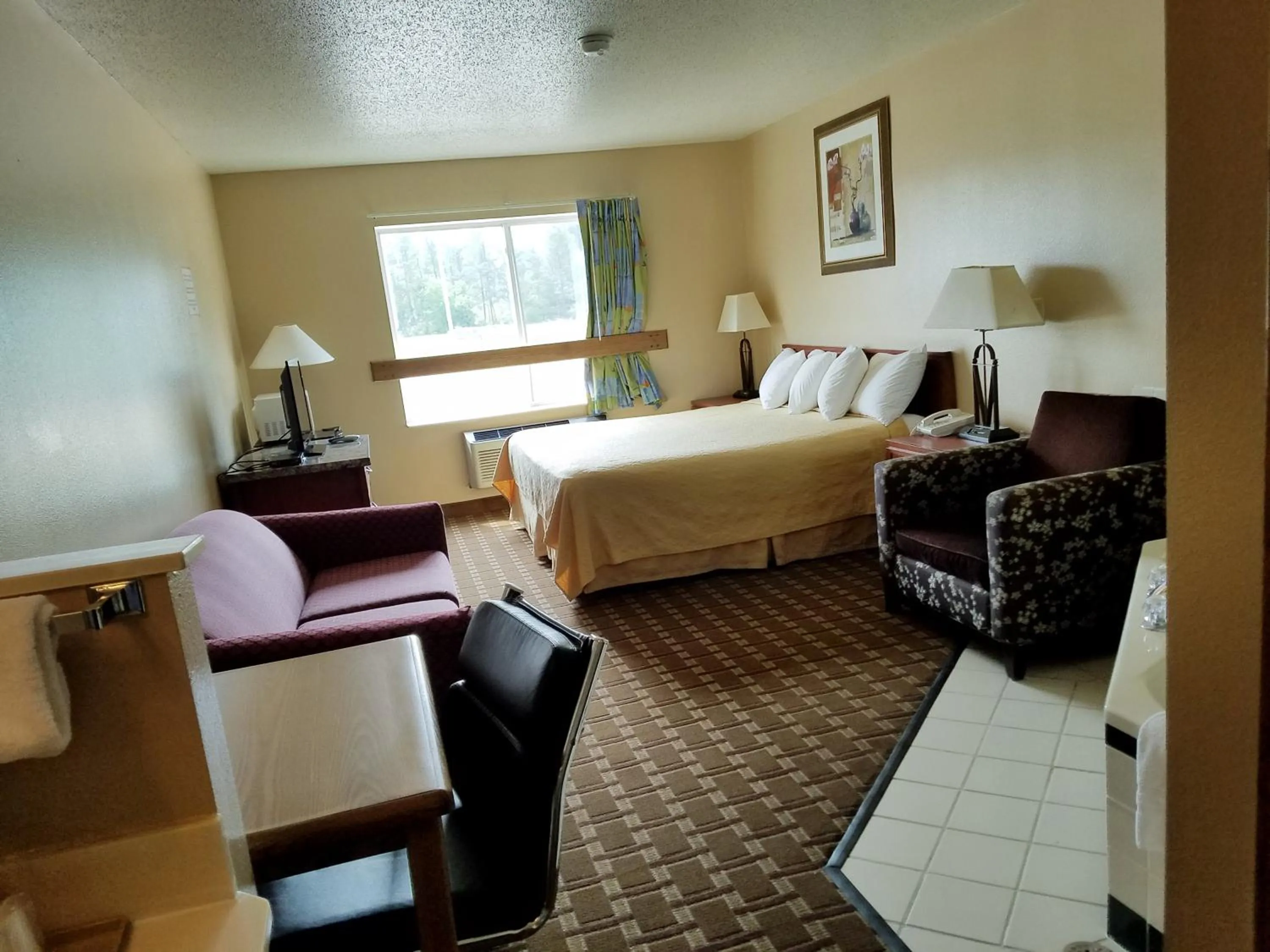 Living room, Bed in Inn of the Pines