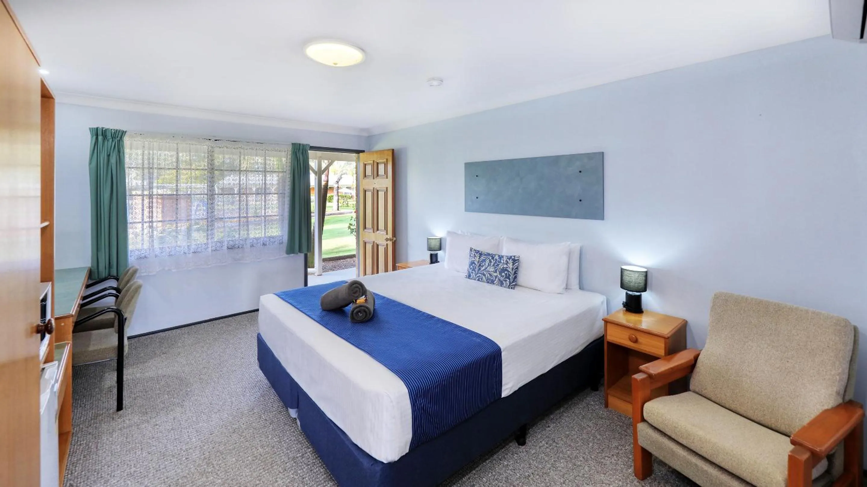 Bed in Koorawatha Homestead Motel