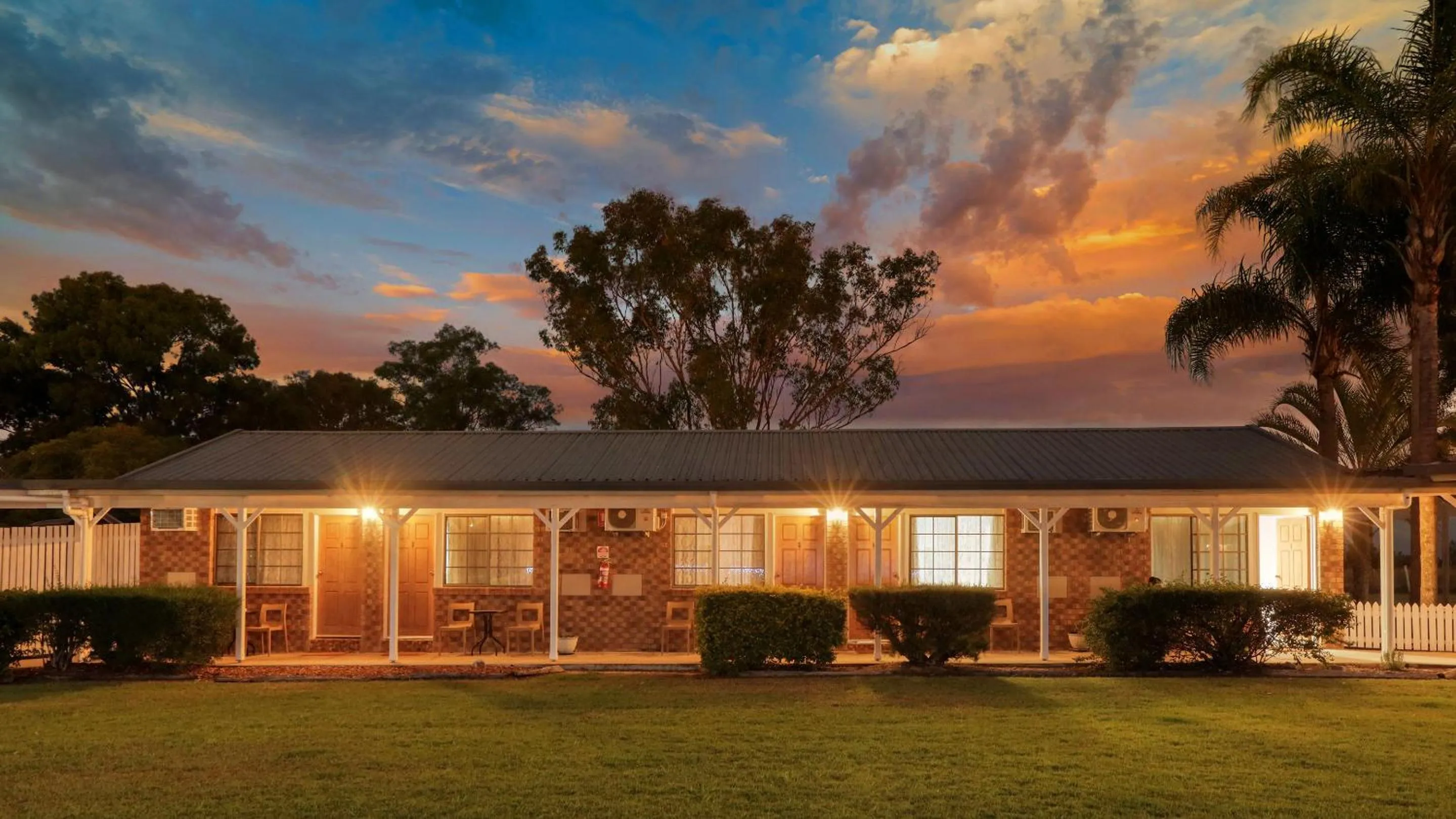 Property building in Koorawatha Homestead Motel