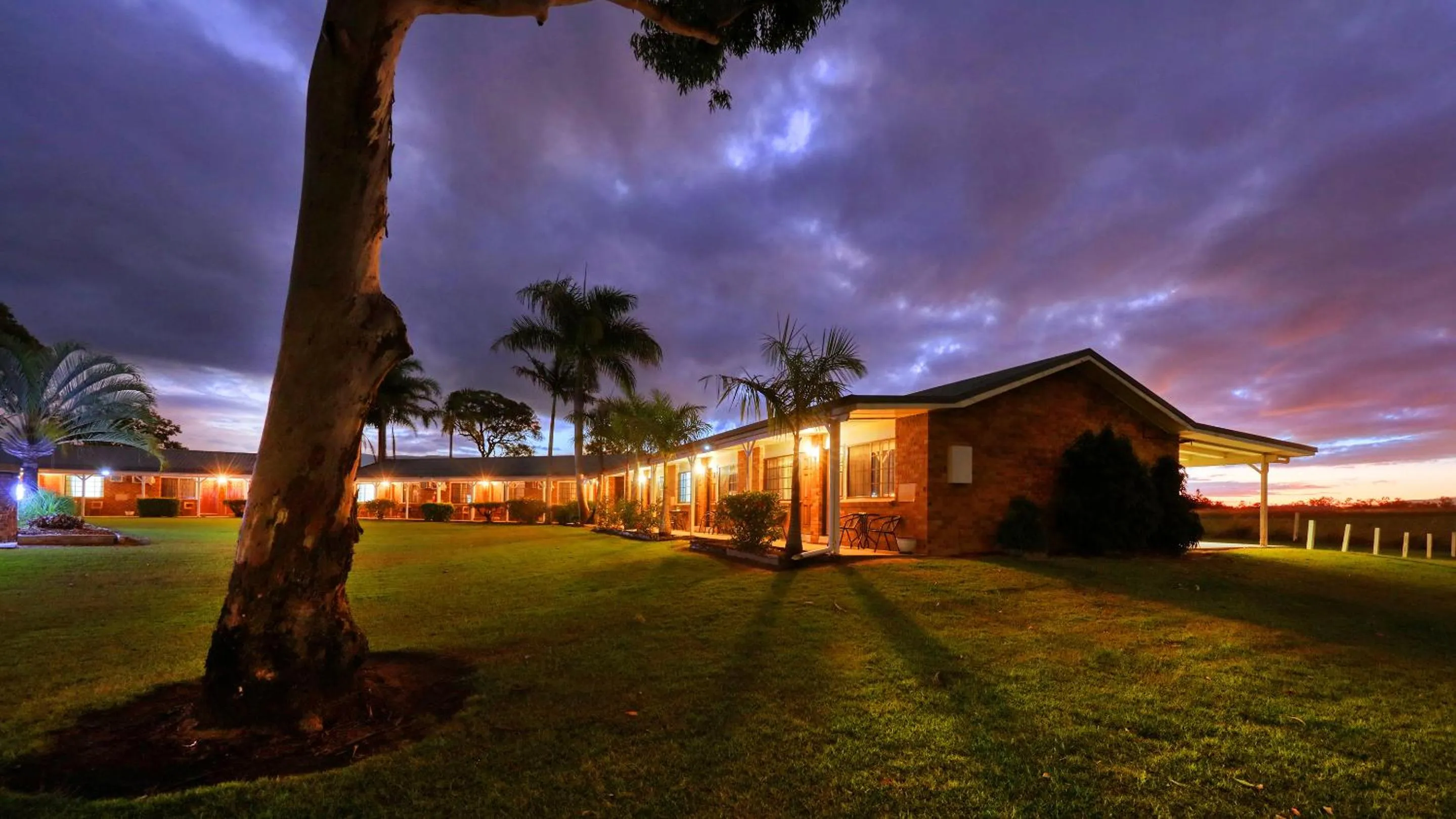 Property building in Koorawatha Homestead Motel