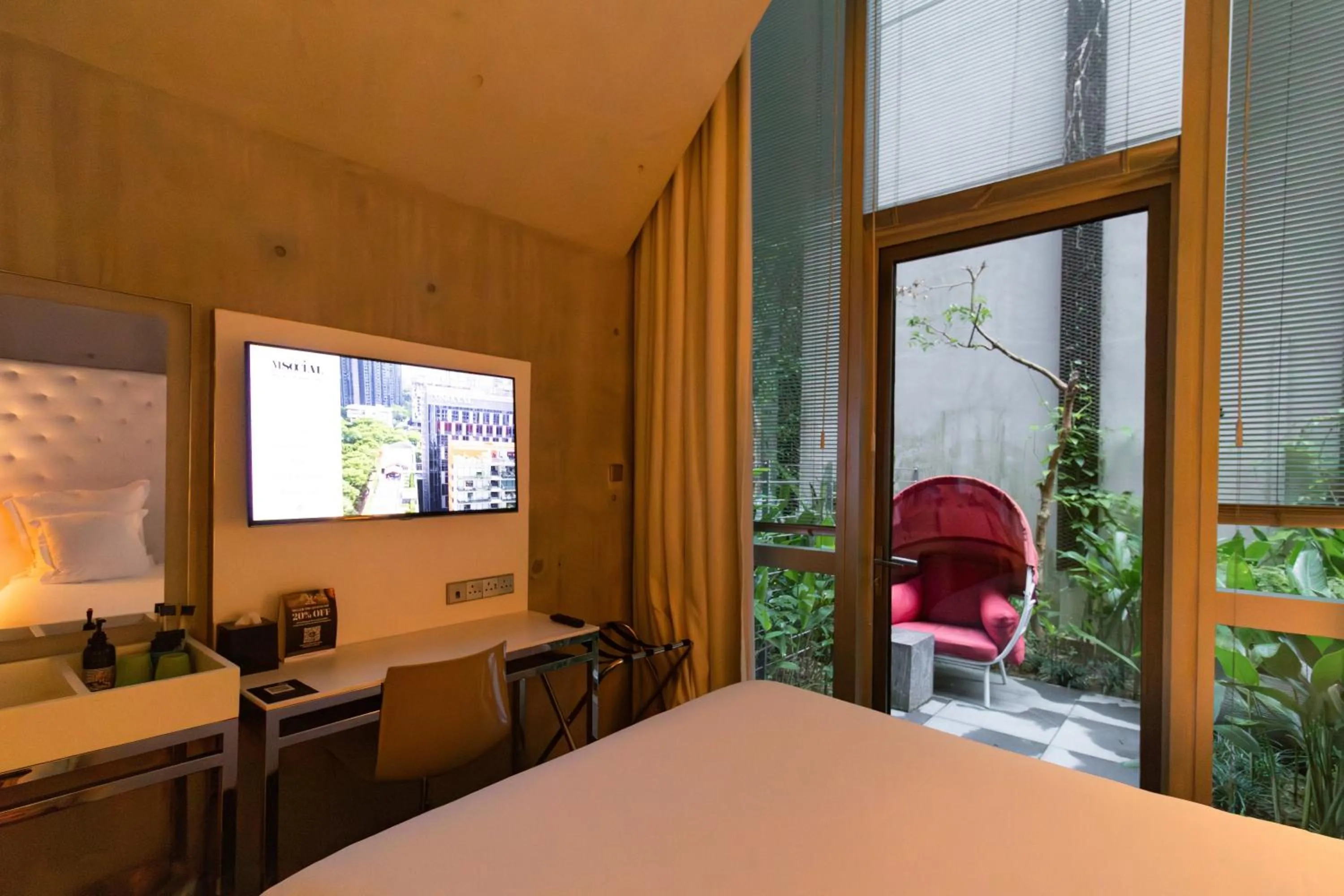 Balcony/Terrace, Bed in M Social Singapore