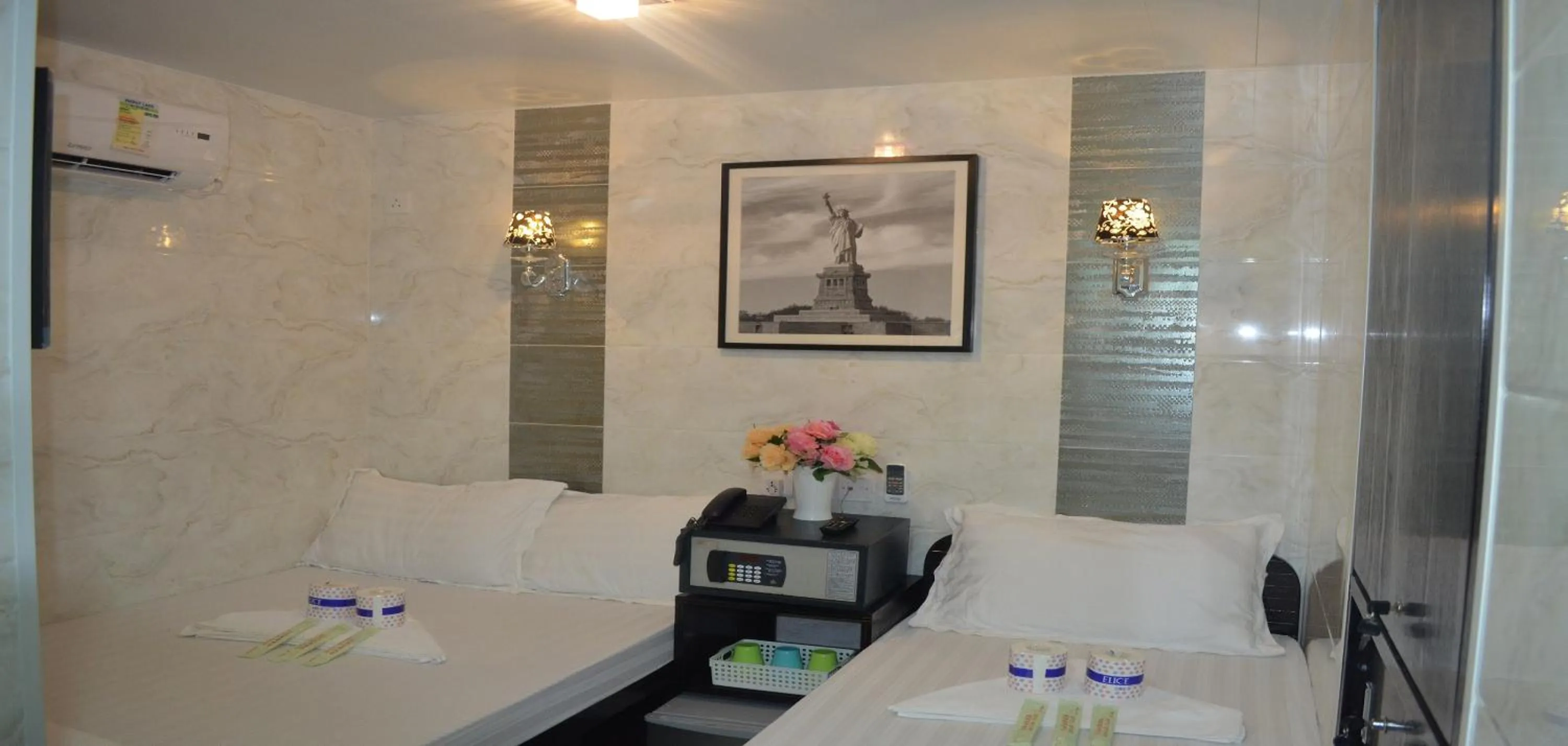 Decorative detail in Hi-Inn