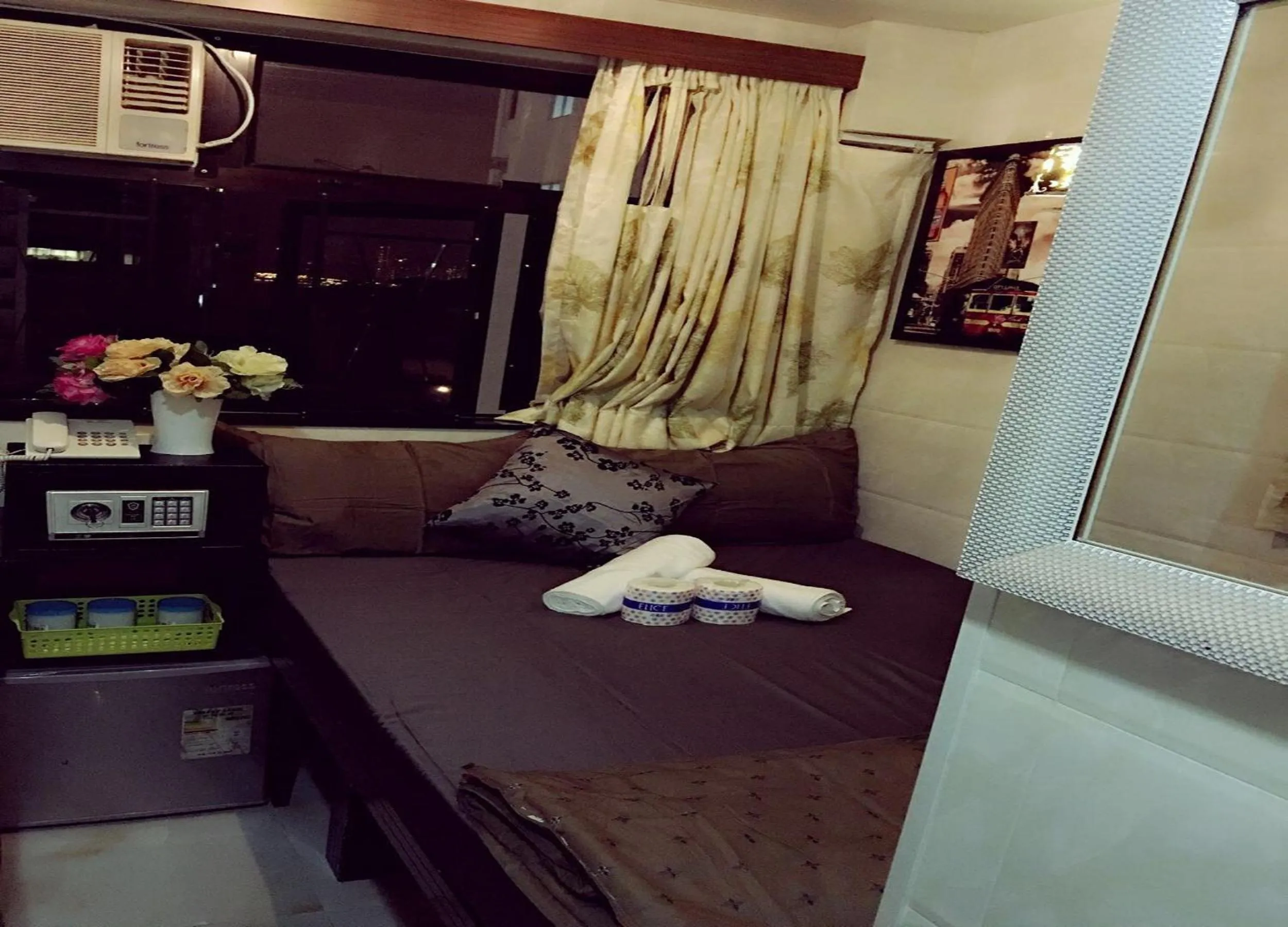 Decorative detail, Bed in Hi-Inn