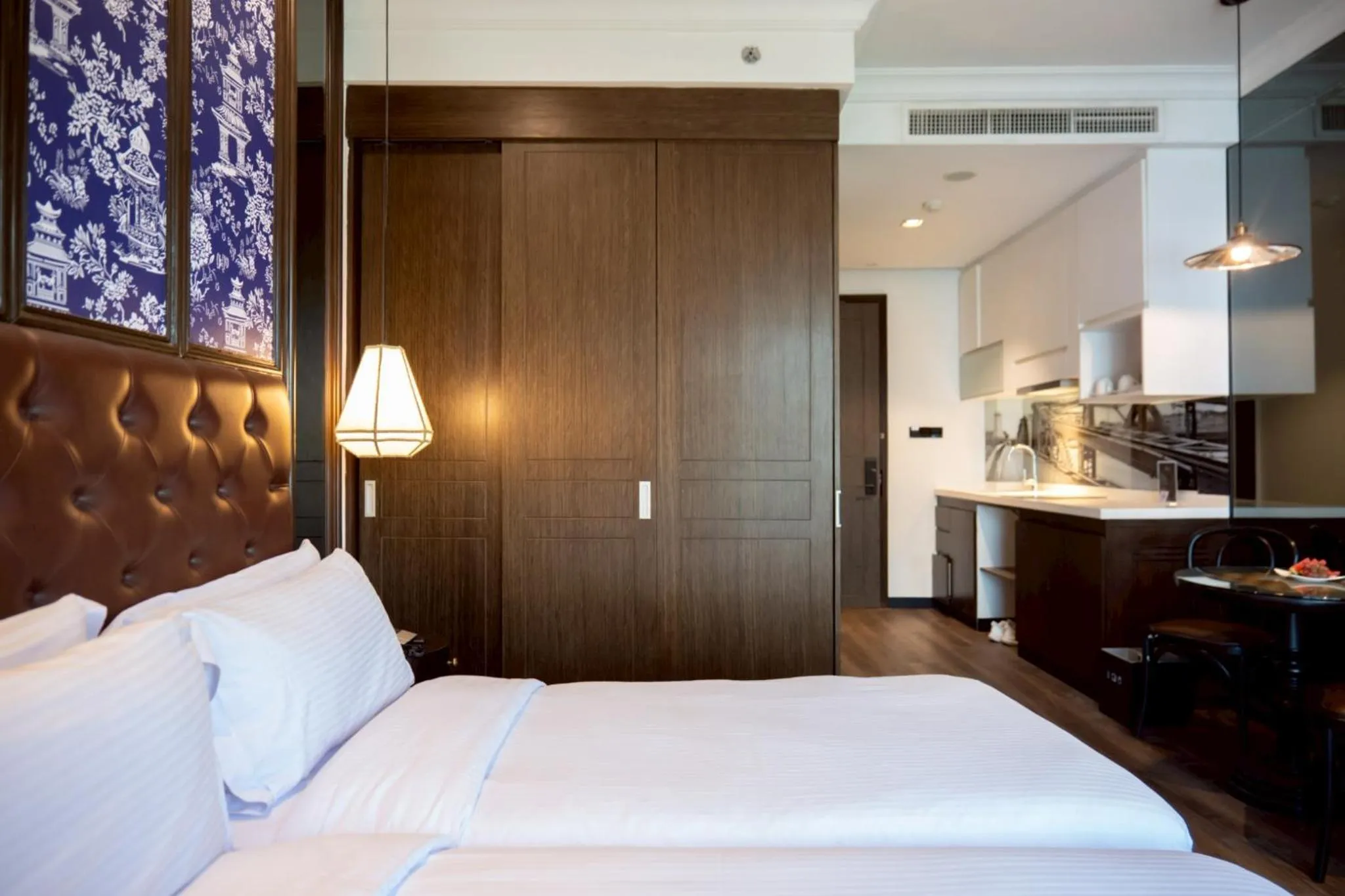 Bed in Metropole, Bangkok, a Tribute Portfolio Hotel by Marriott