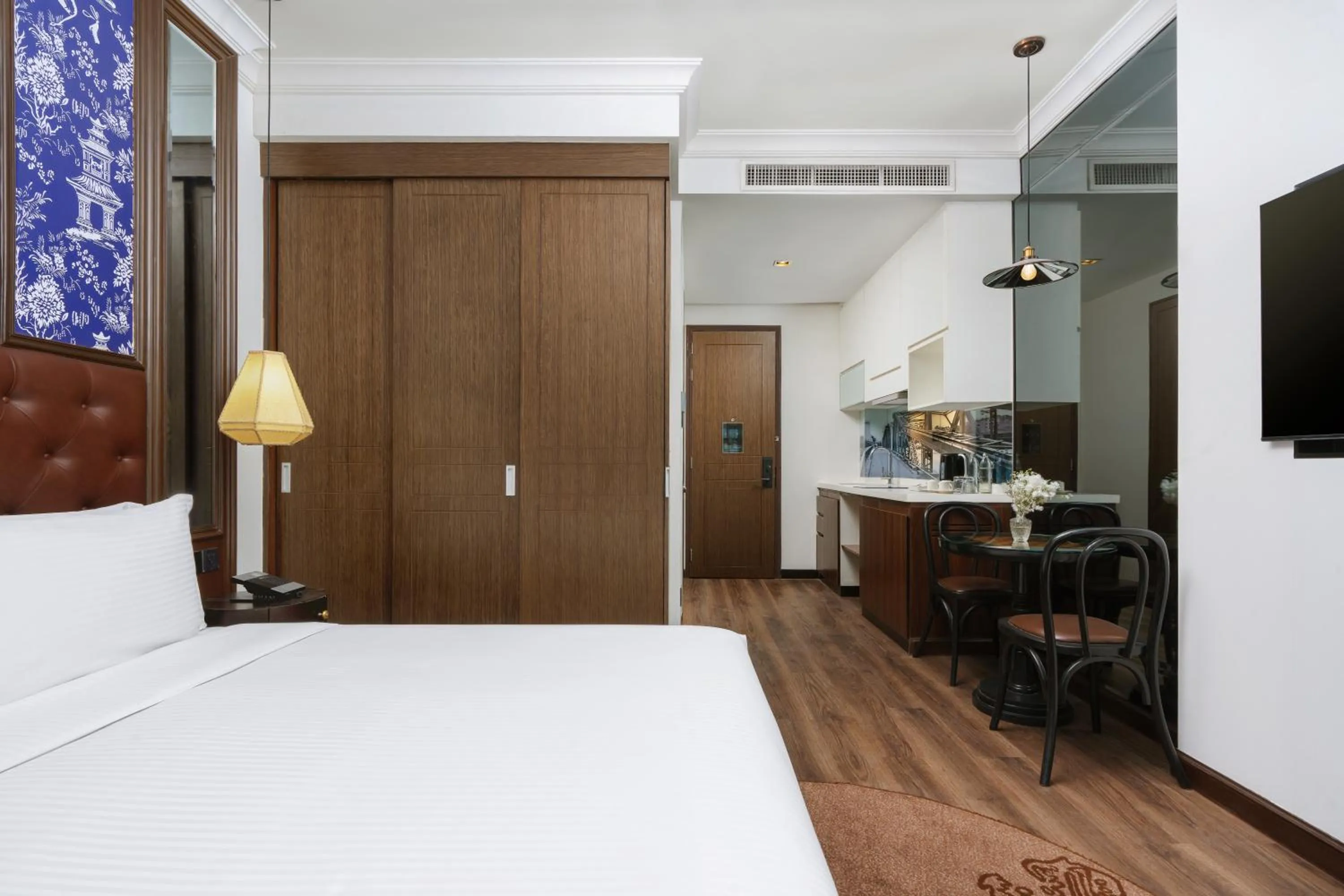 Bed in Metropole, Bangkok, a Tribute Portfolio Hotel