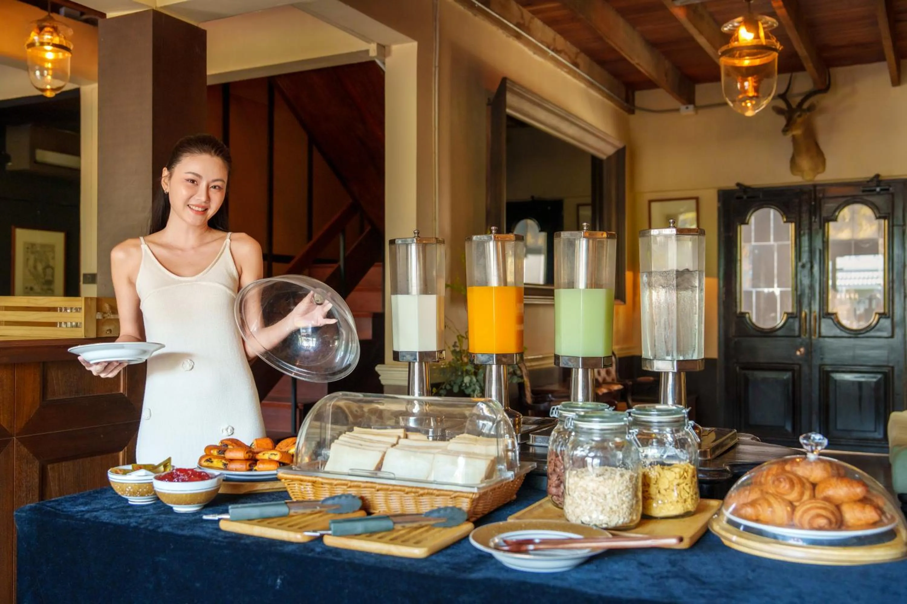 Breakfast in Metropole, Bangkok, a Tribute Portfolio Hotel by Marriott